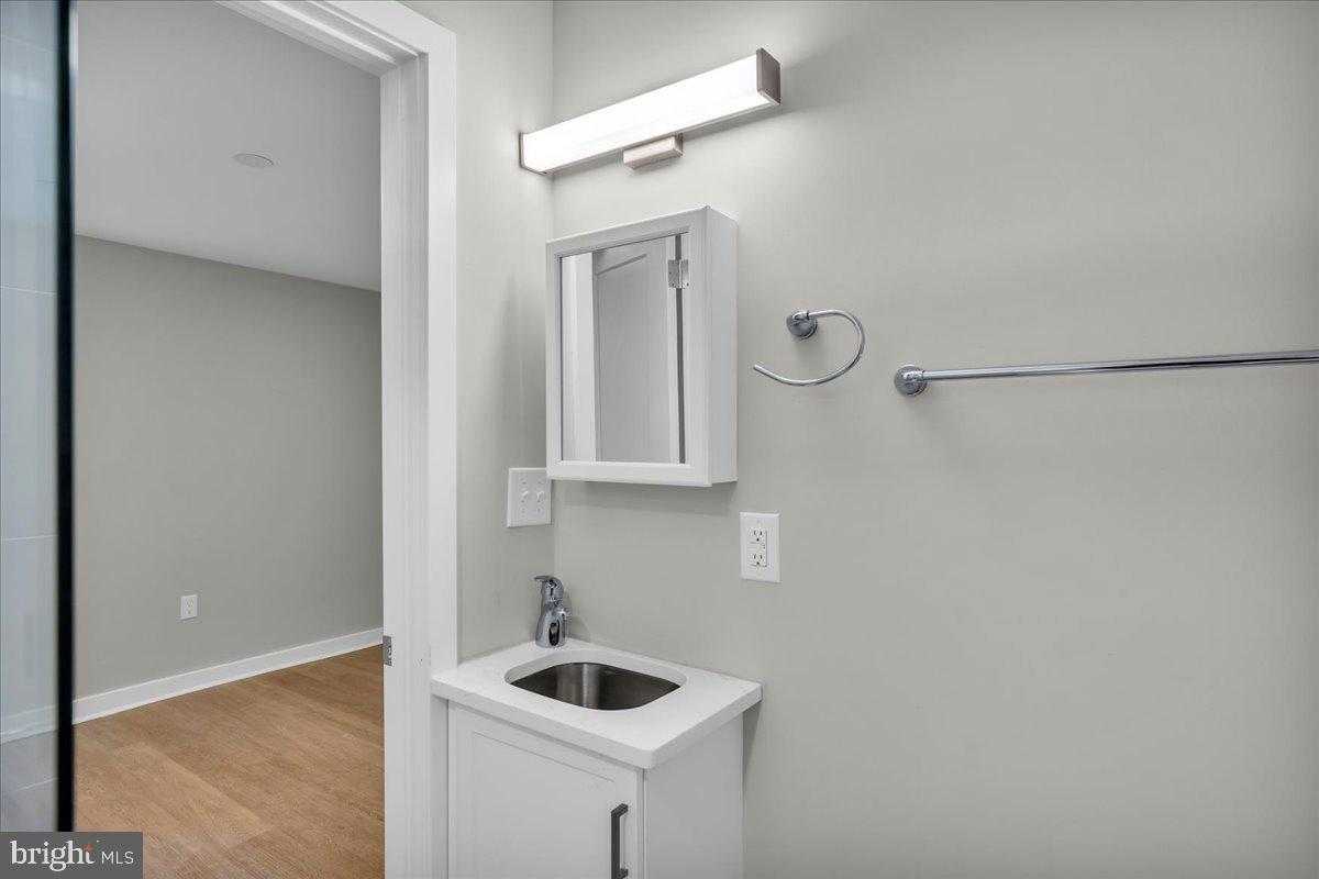 802 W Norris St photo 17