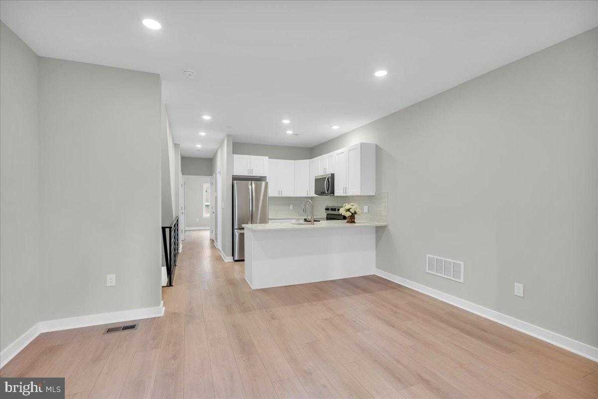 802 W Norris St photo 5