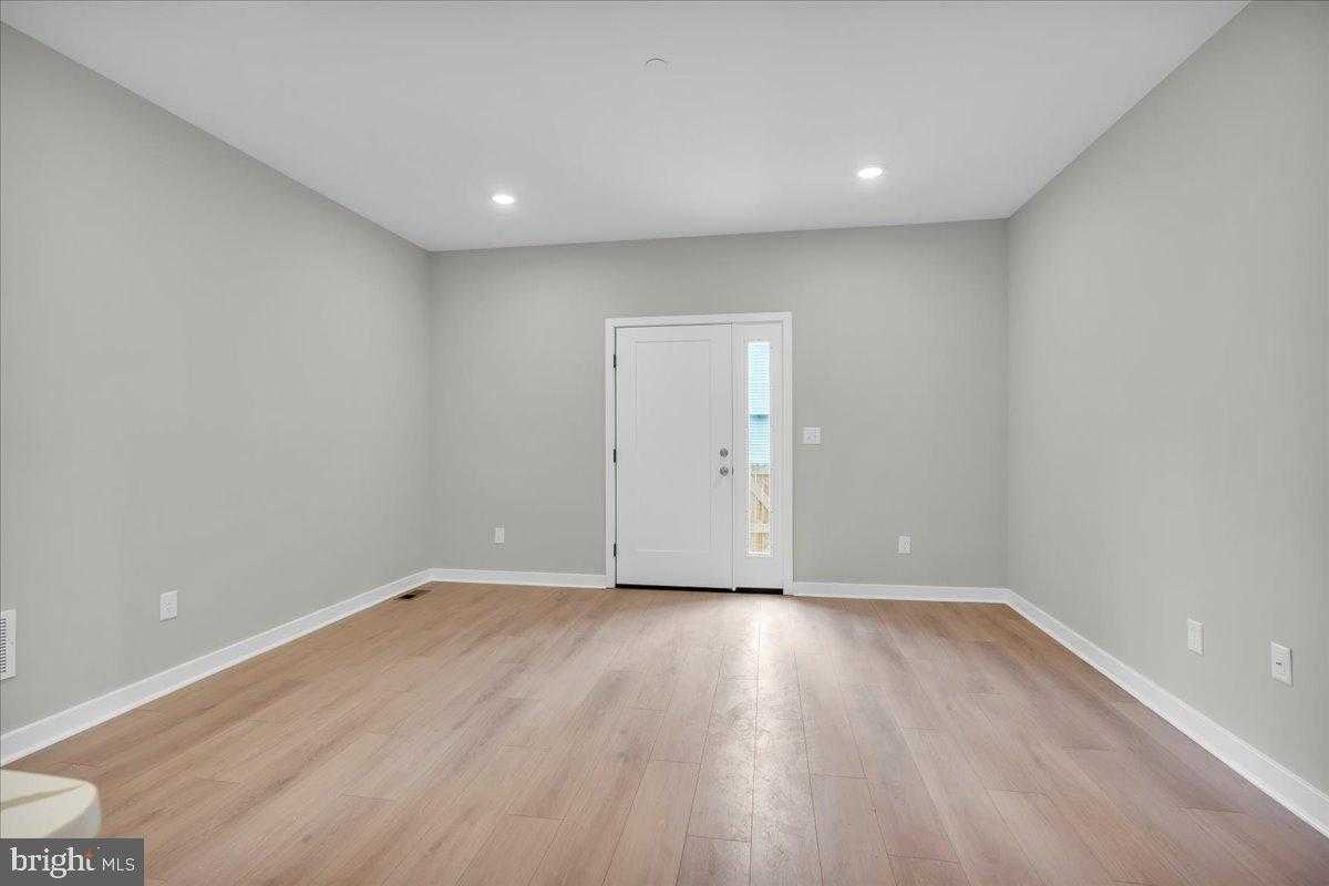 802 W Norris St photo 4