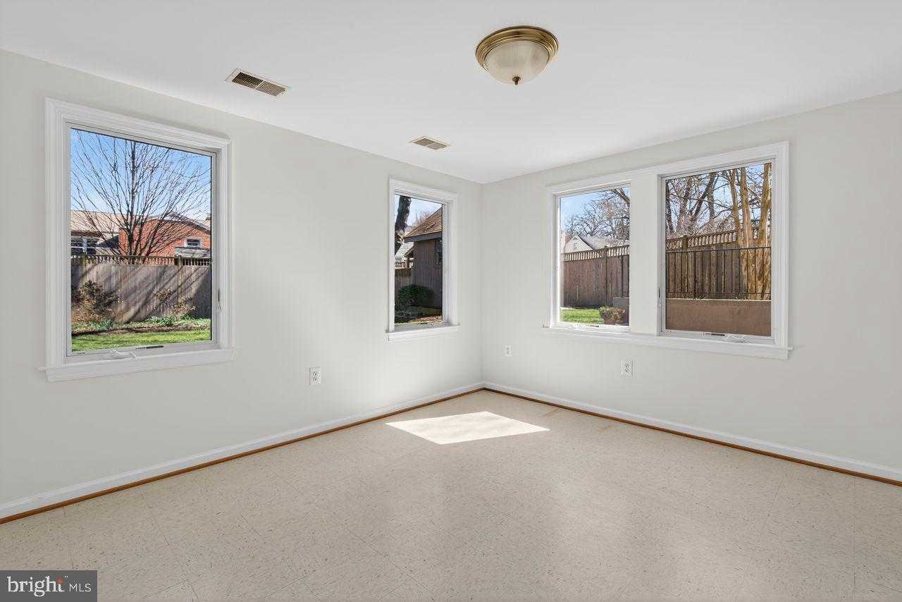 1301 N Quintana St photo 40