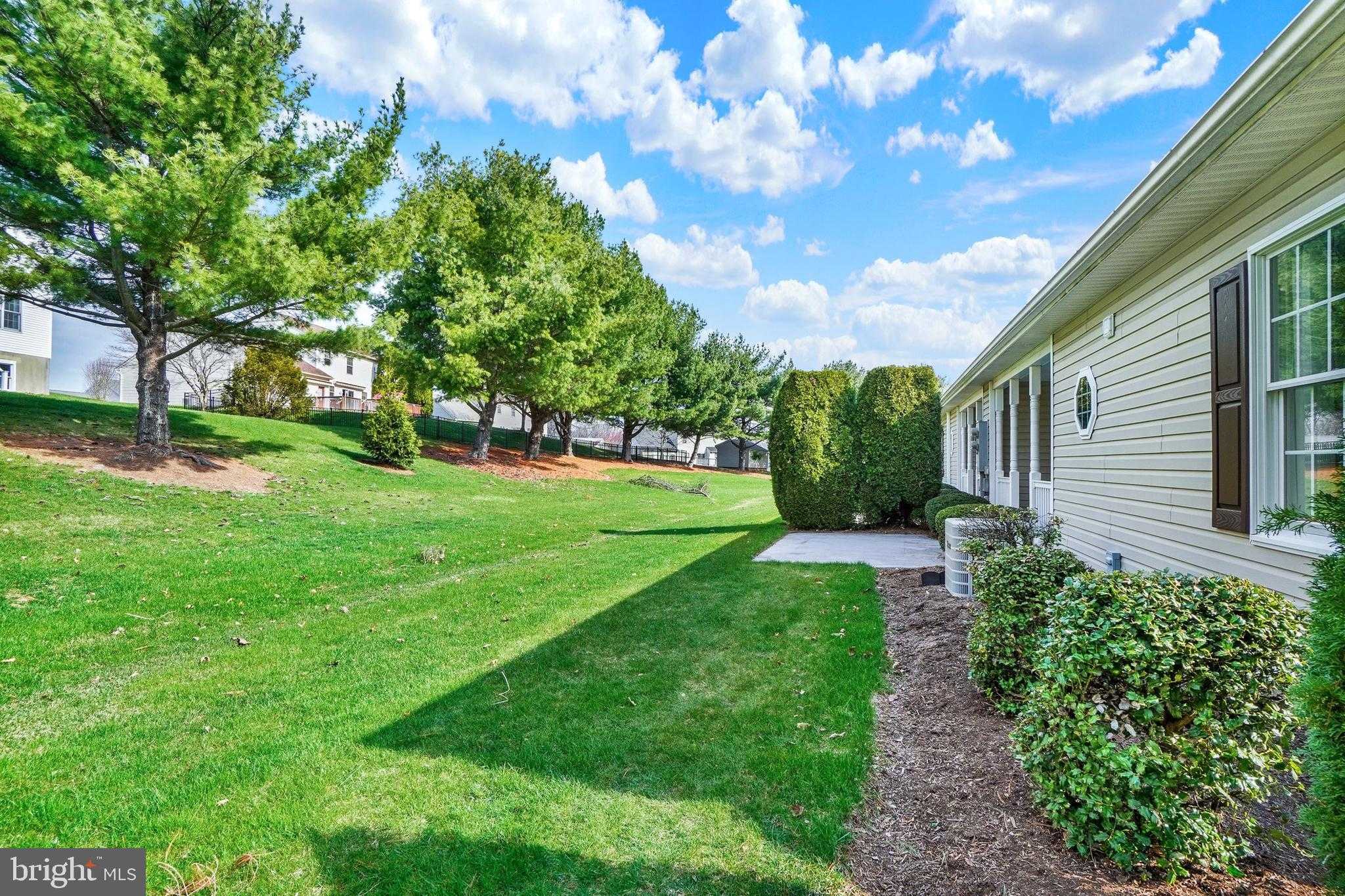 2022 Faversham Way photo 24