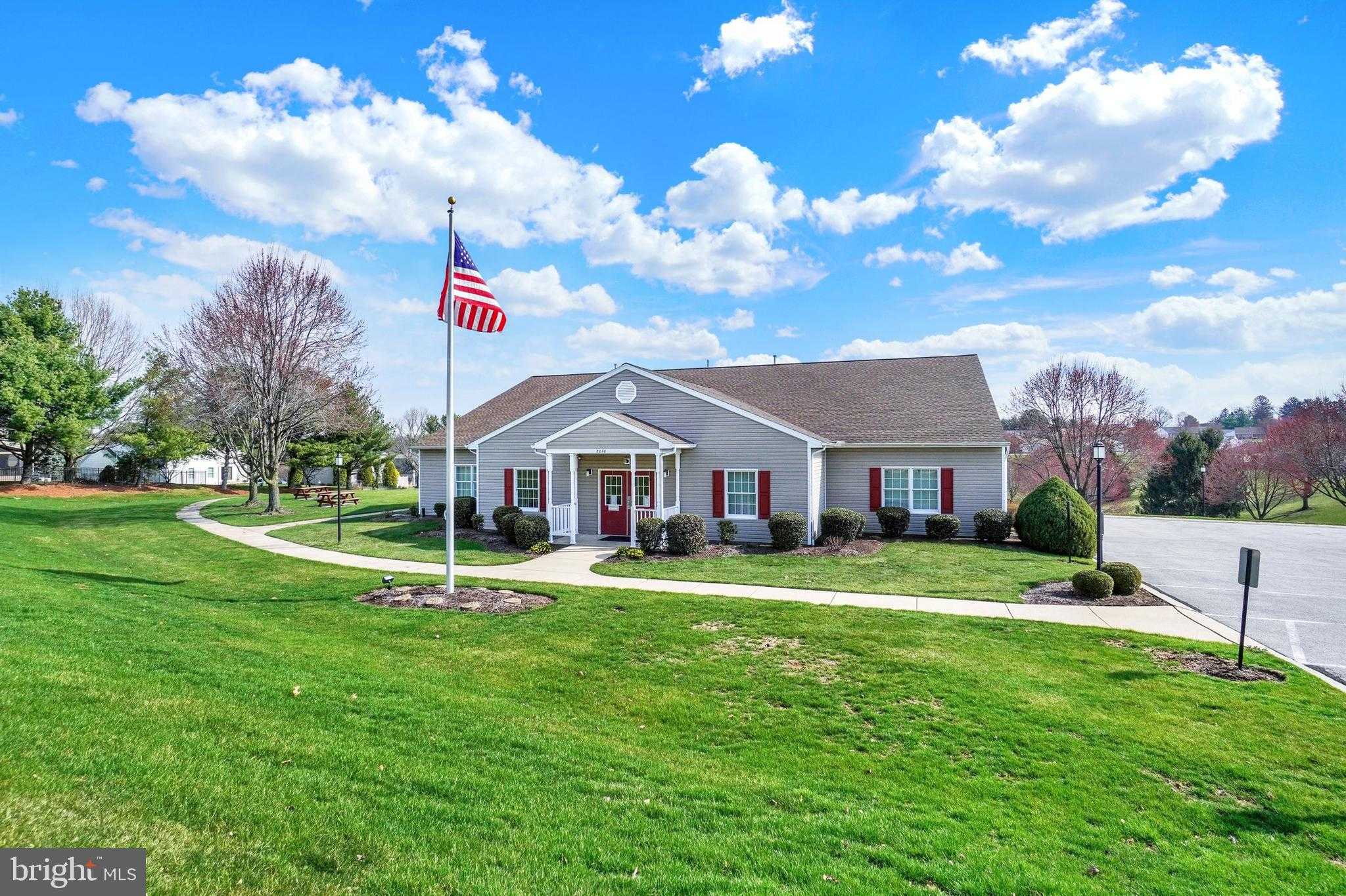 2022 Faversham Way photo 25