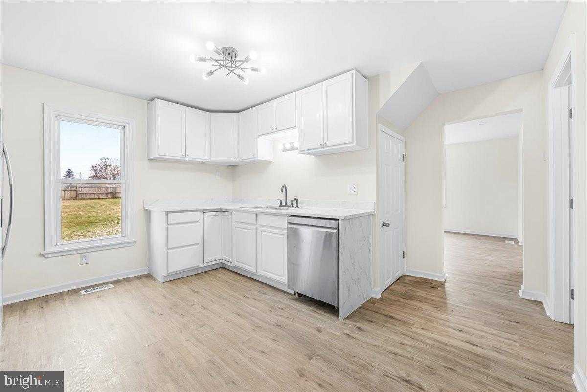 1275 Jefferson Blvd photo 9