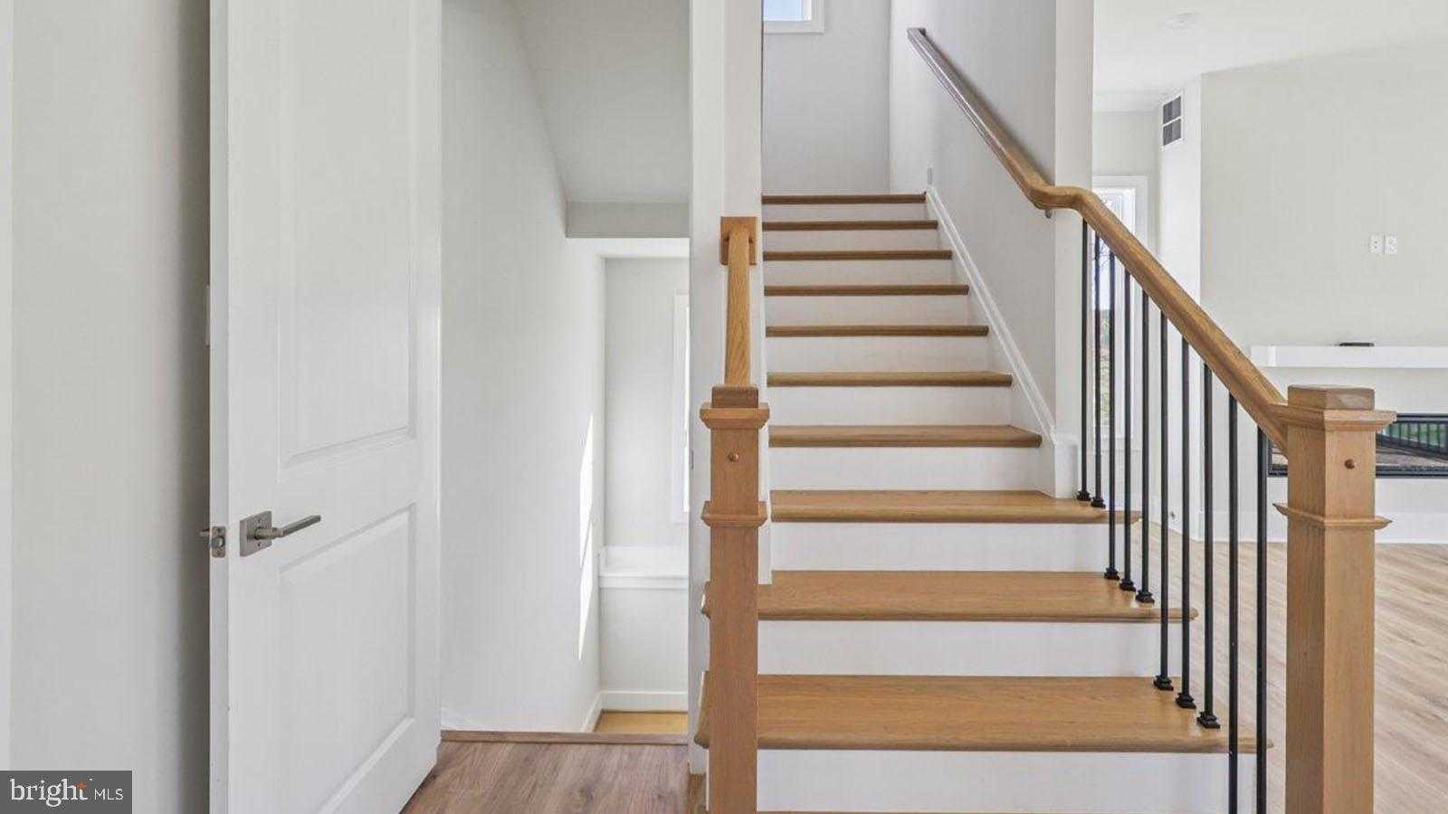 16504 Golden Crown Dr photo 9