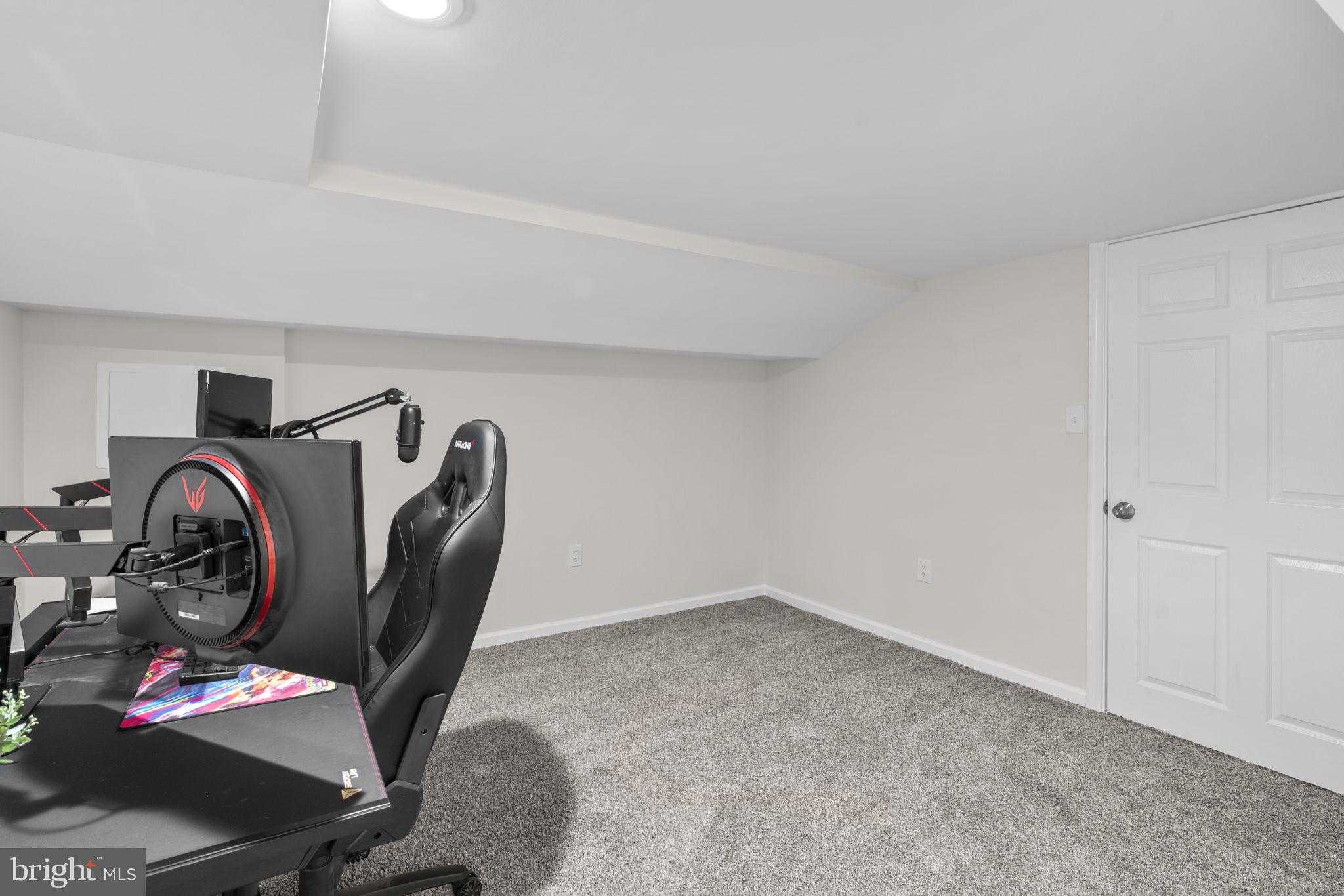 8062 Telegraph Rd photo 33