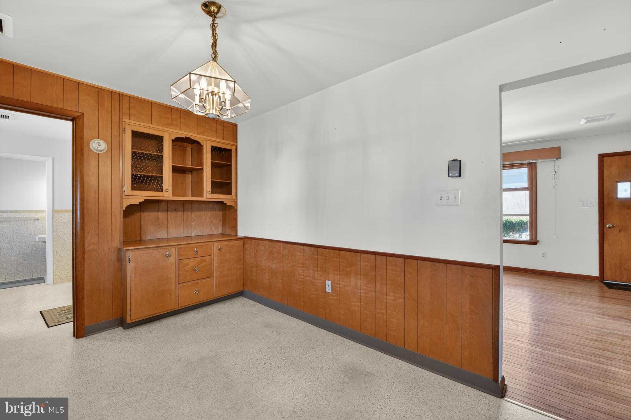 321 Lindbergh Ave photo 9