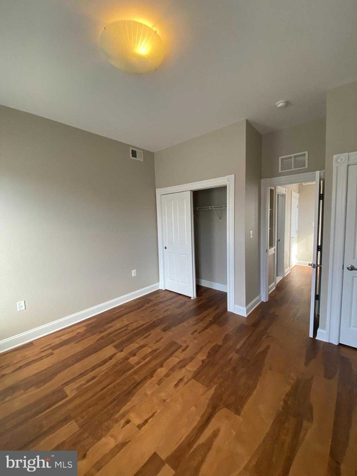 901 N Montford Ave photo 30