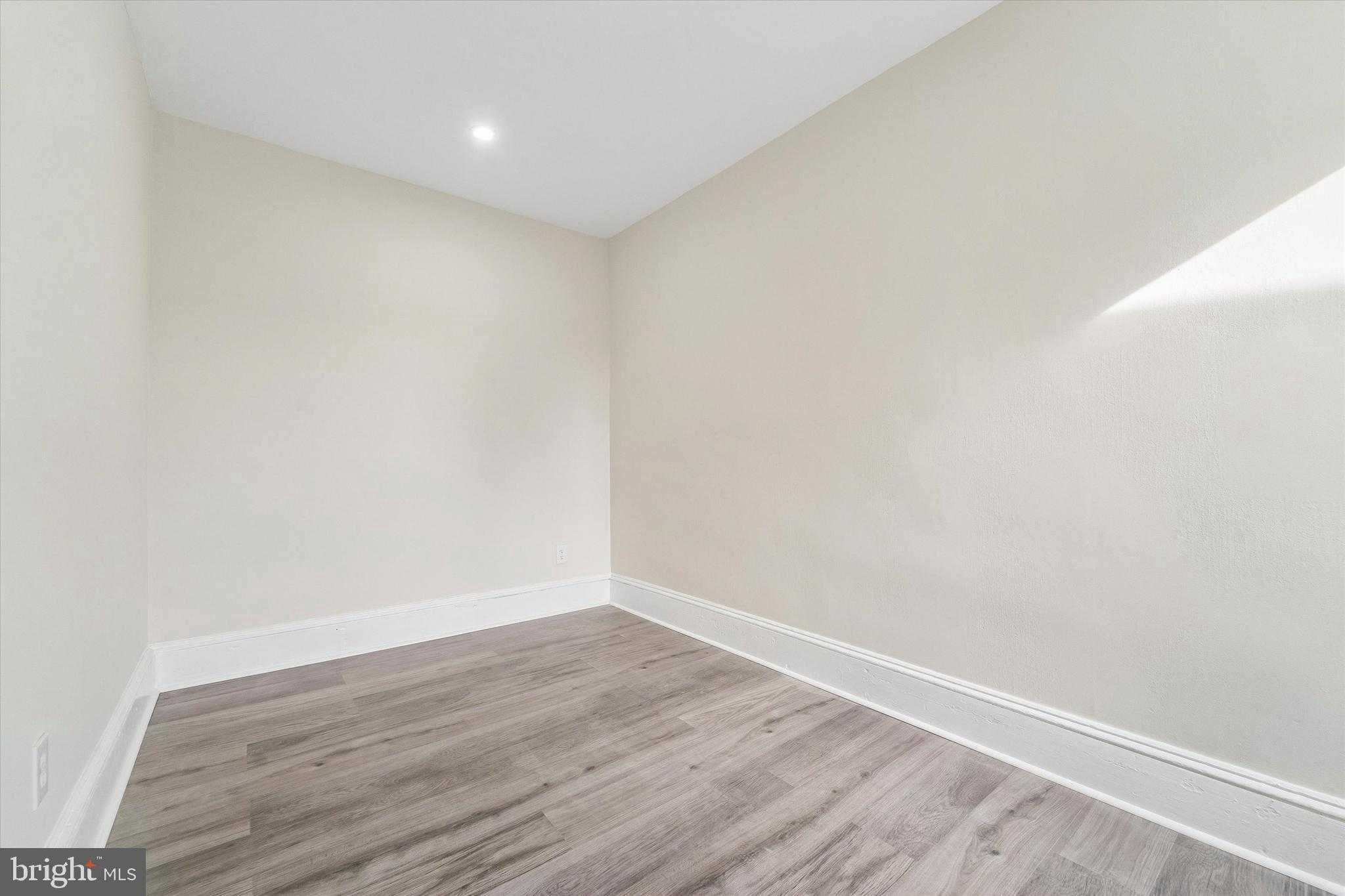 1921 N Hancock St photo 23