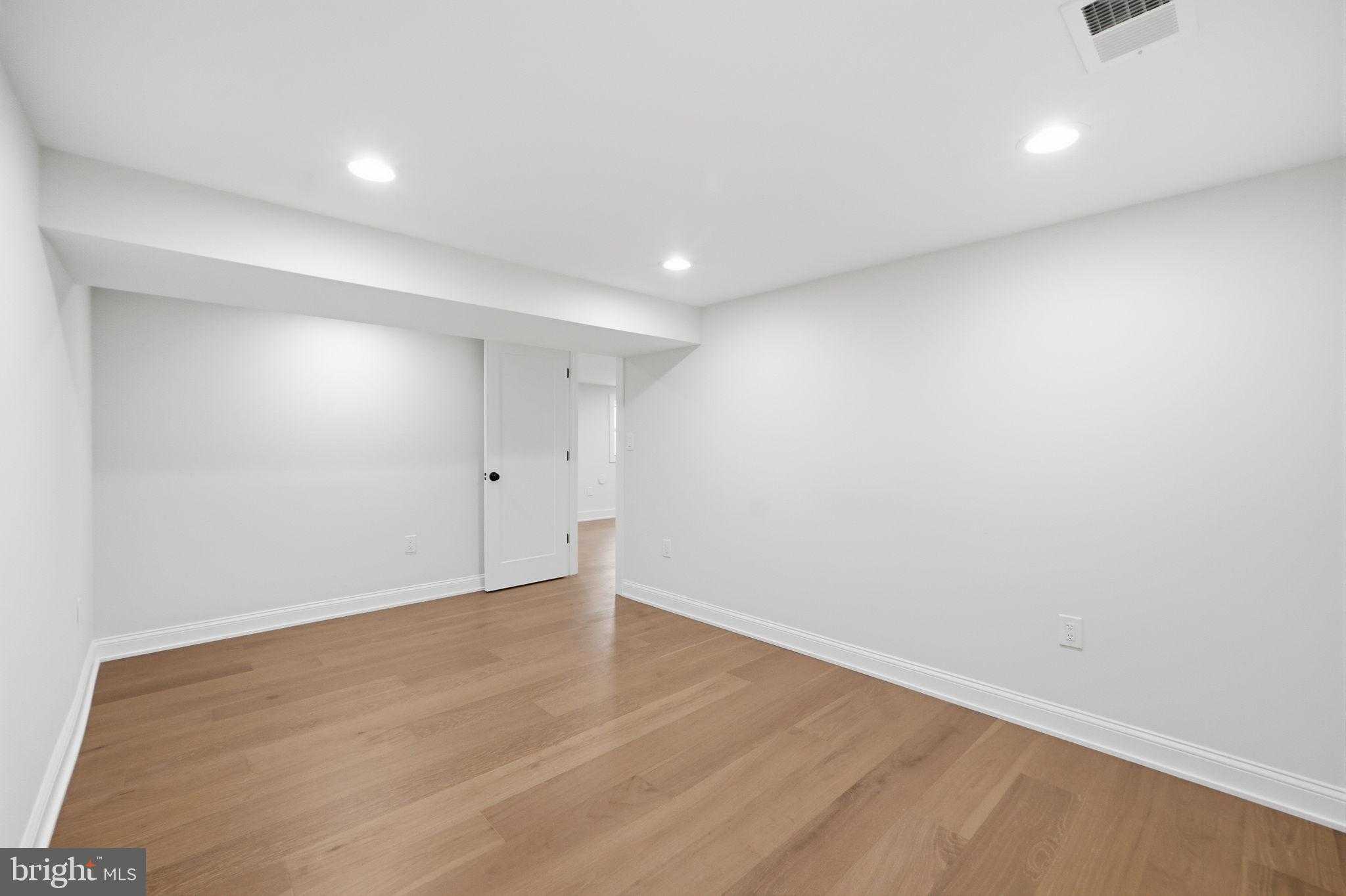 13711 Parkland Dr photo 23