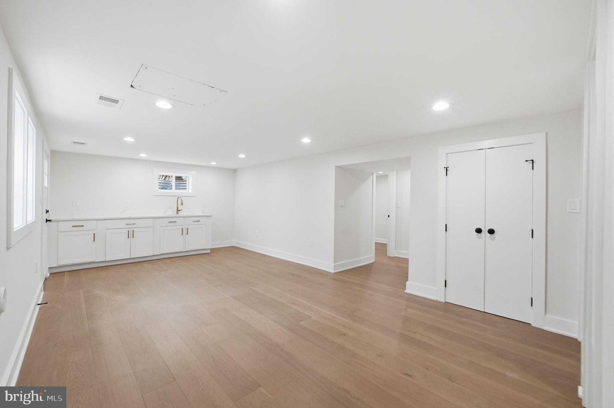 13711 Parkland Dr photo 27