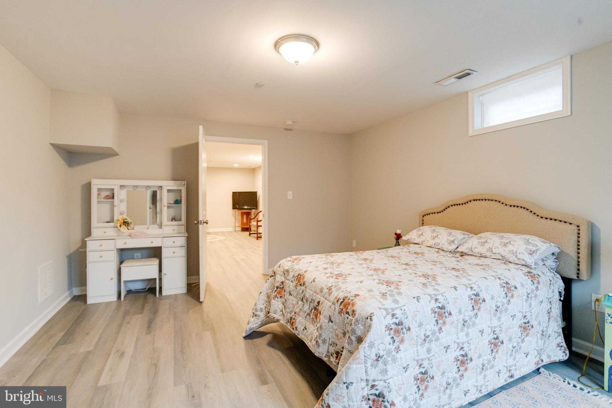 708 Hyde Park Rd photo 56