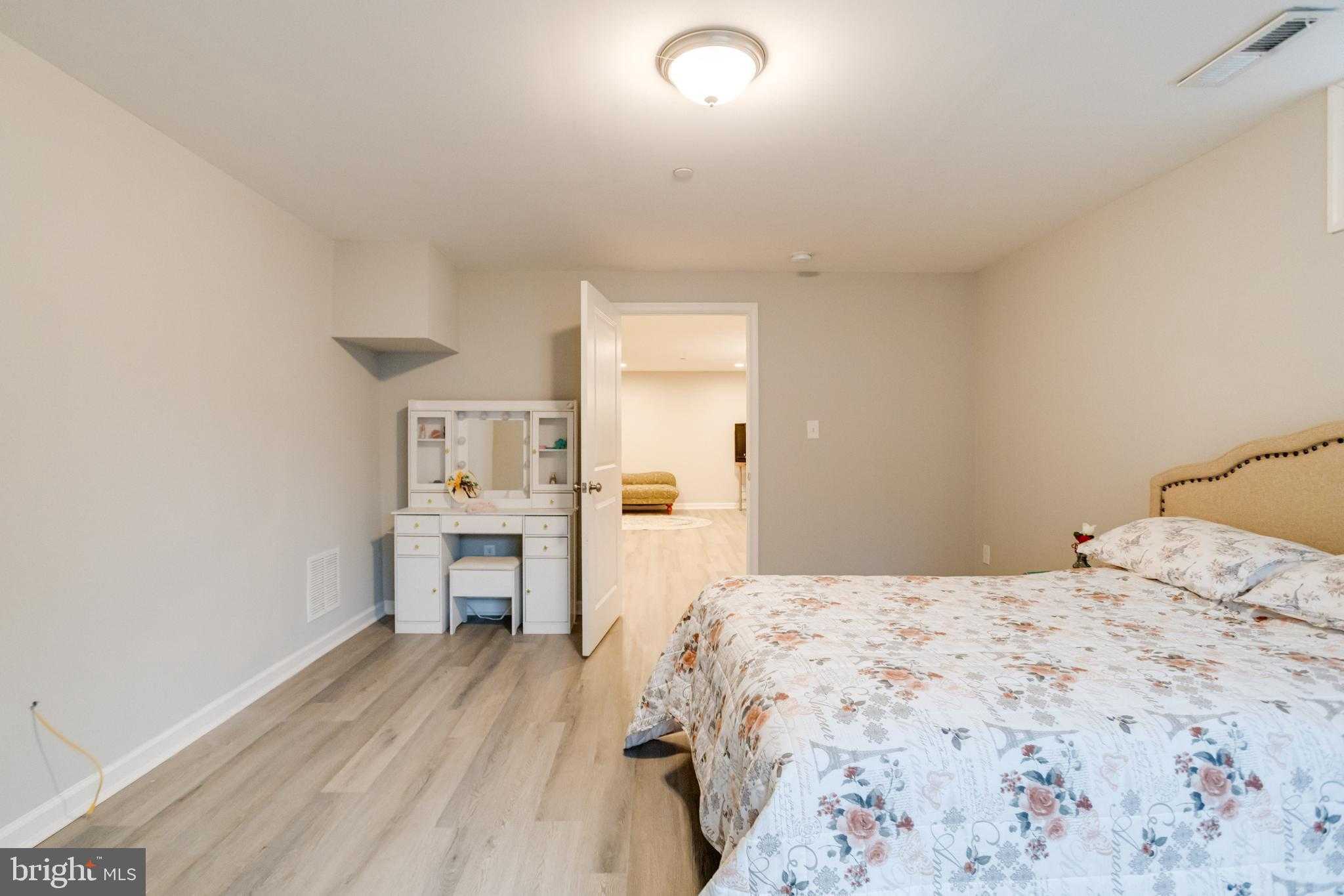 708 Hyde Park Rd photo 57