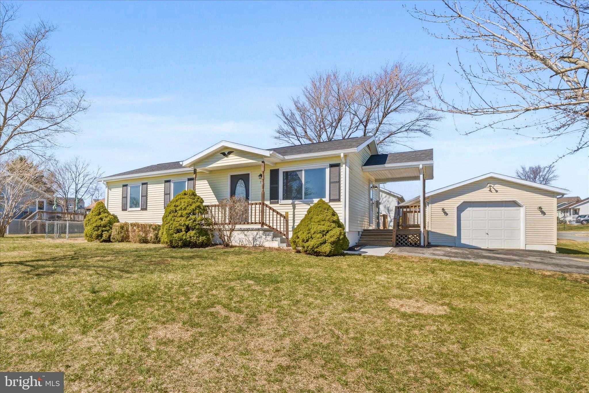 75 Fulton Ave photo 2