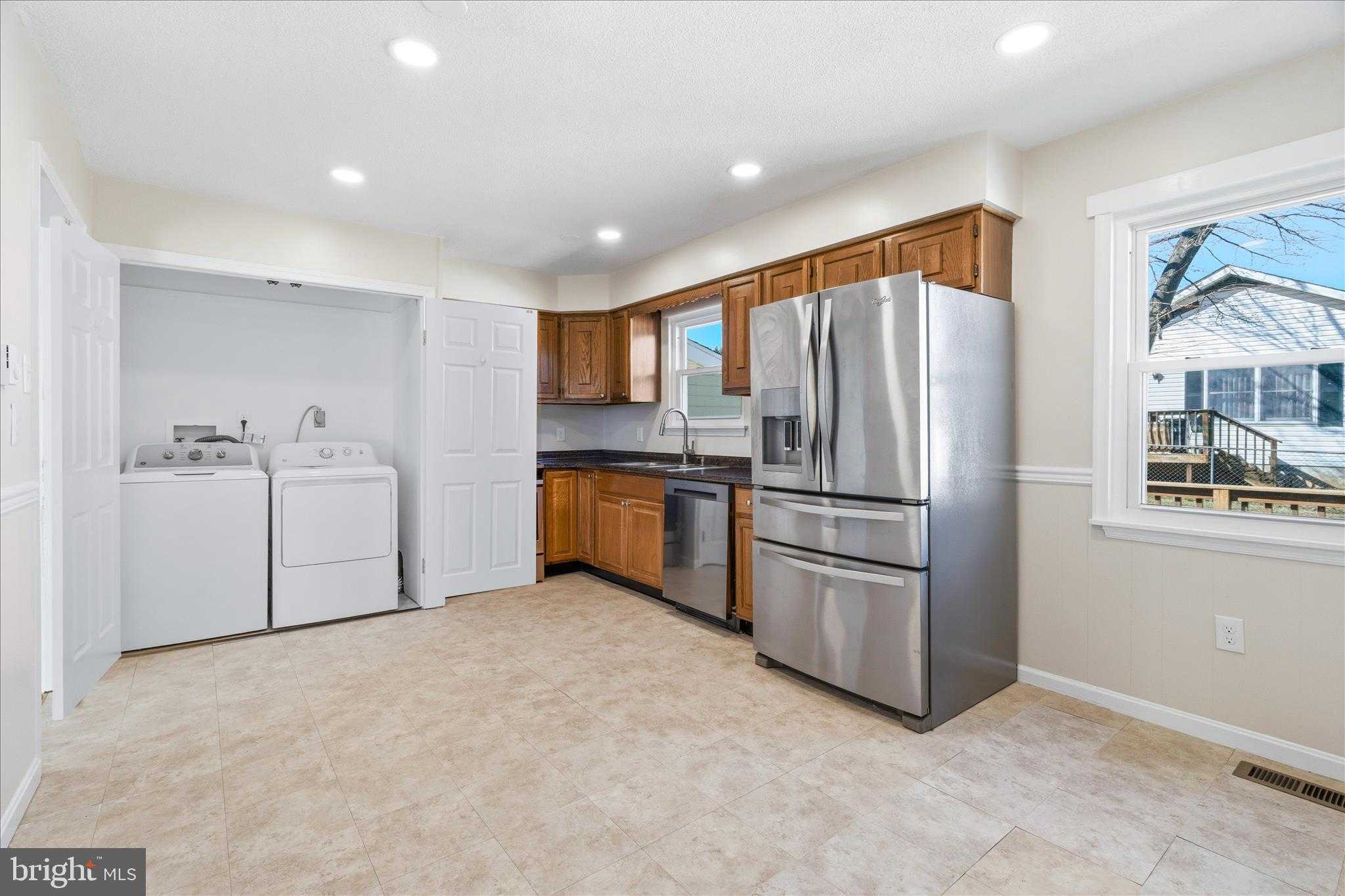 75 Fulton Ave photo 8