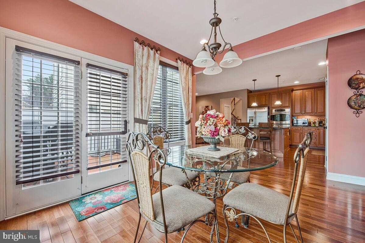 4248 Chariot Way photo 17