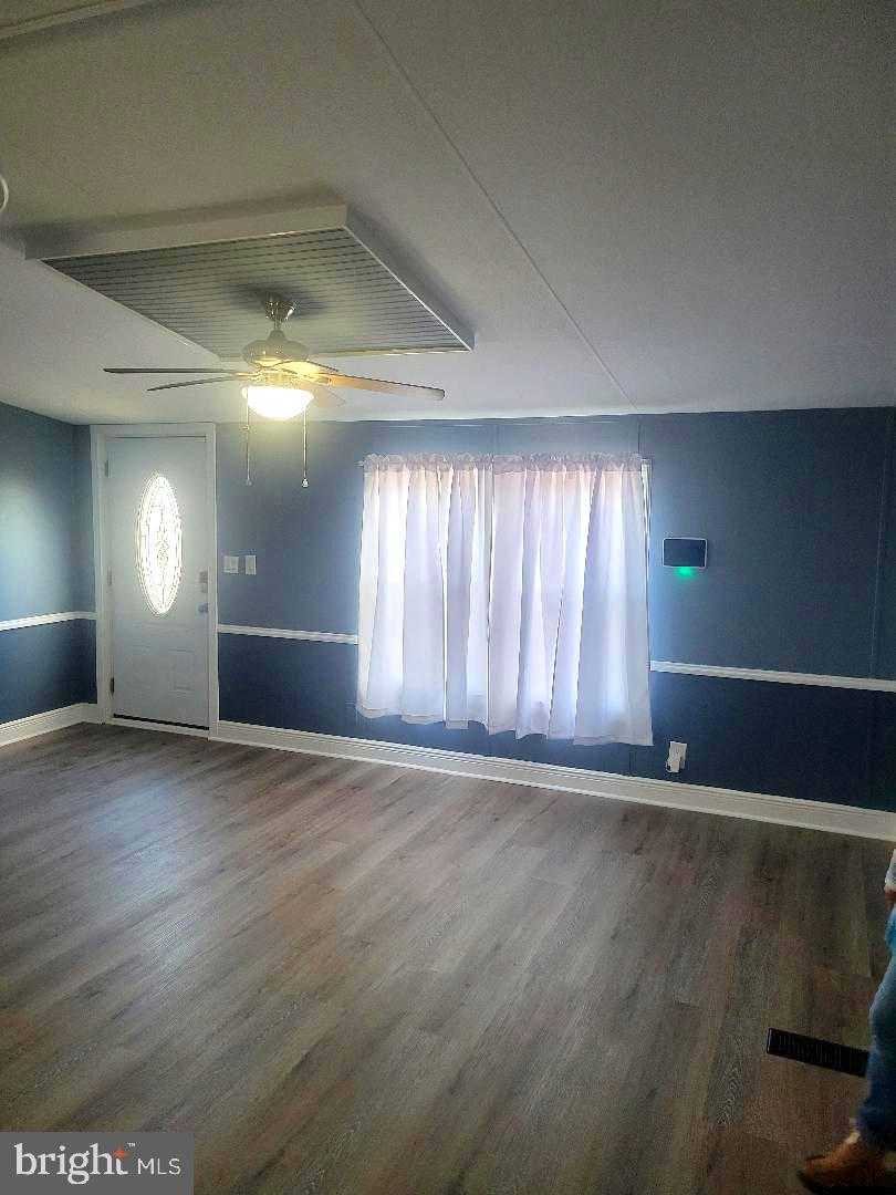 287 Royal Crest Dr photo 16