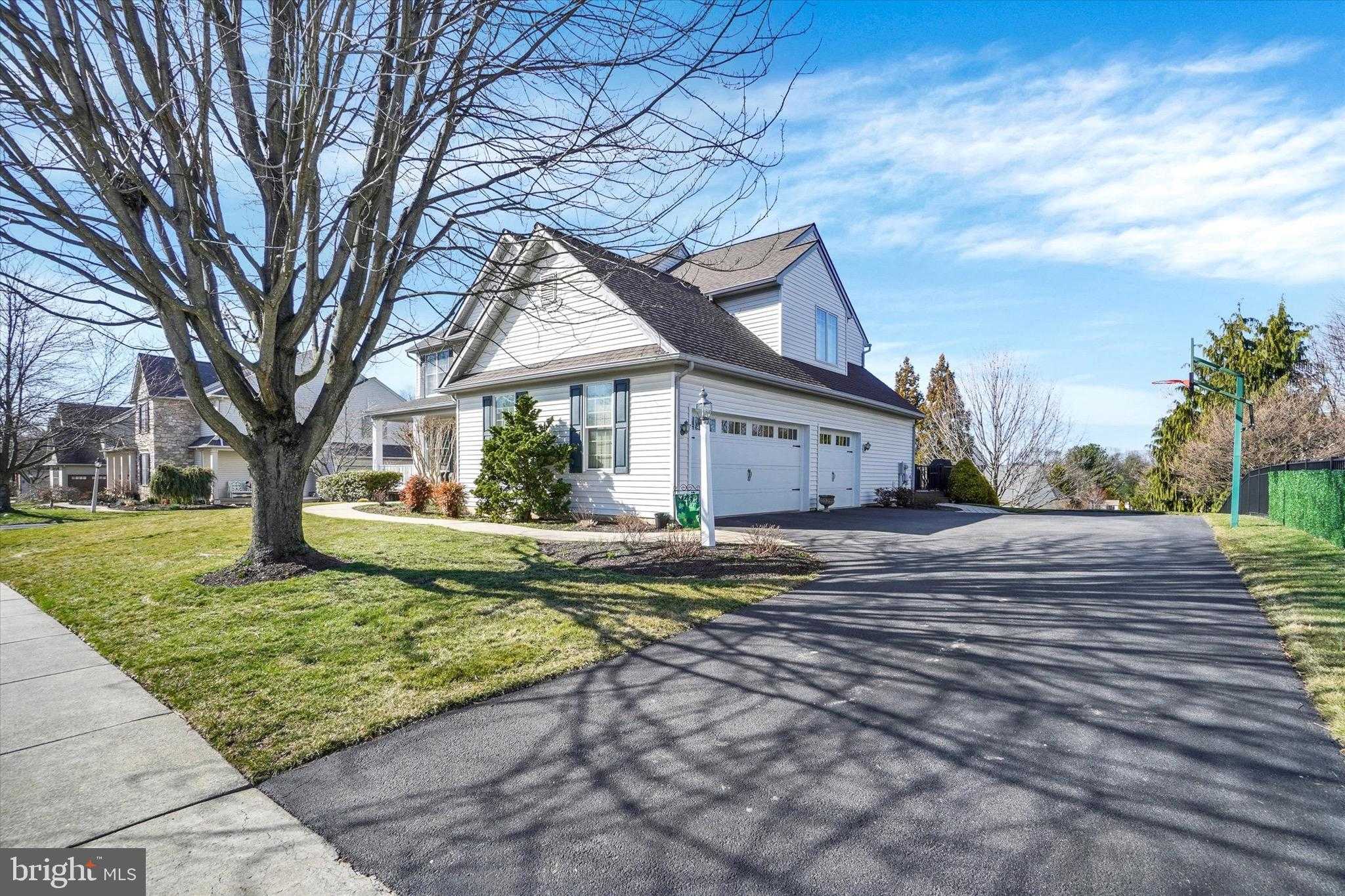 2727 Woodspring Dr photo 2