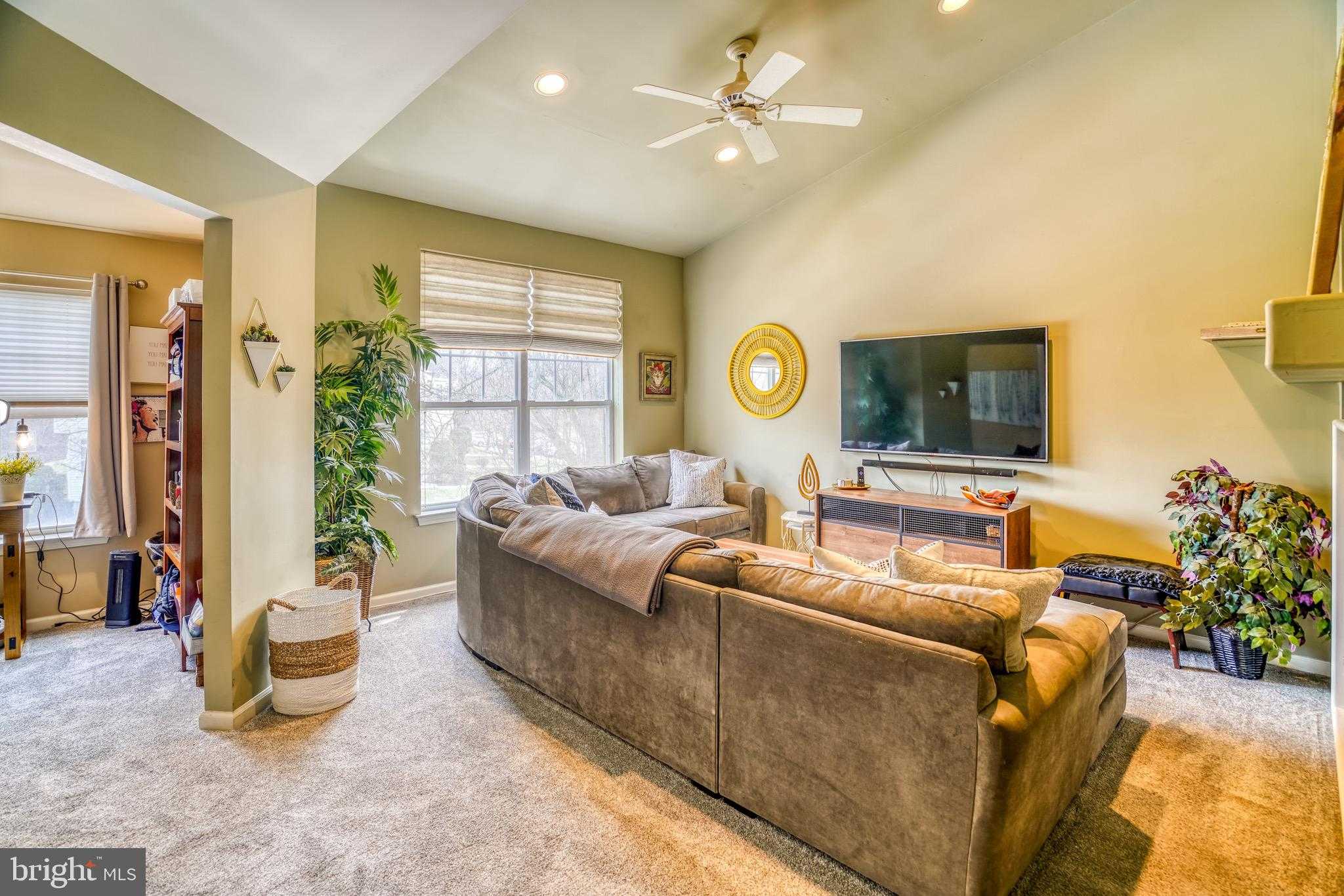 504 Dresher Woods Dr photo 4