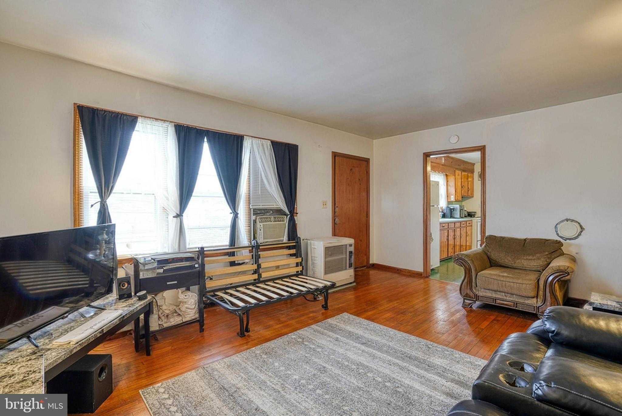 1200 Race St photo 9