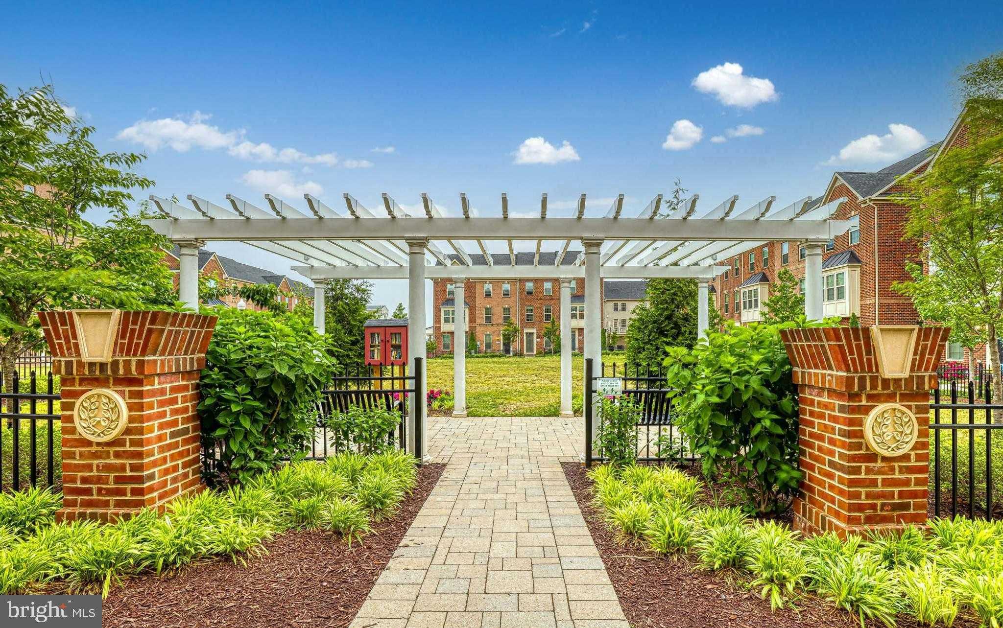 4609 Hudson St photo 33