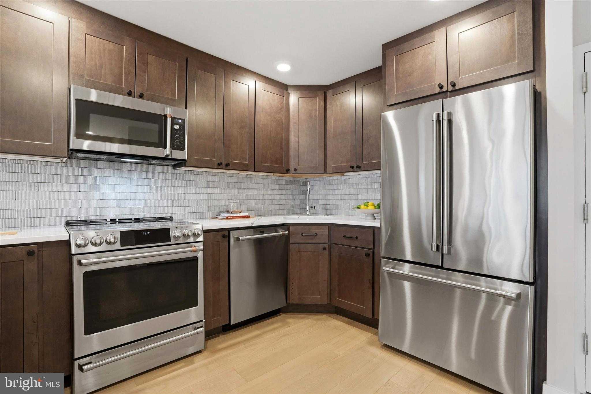 241 S 6th St Apt 1304f photo 5