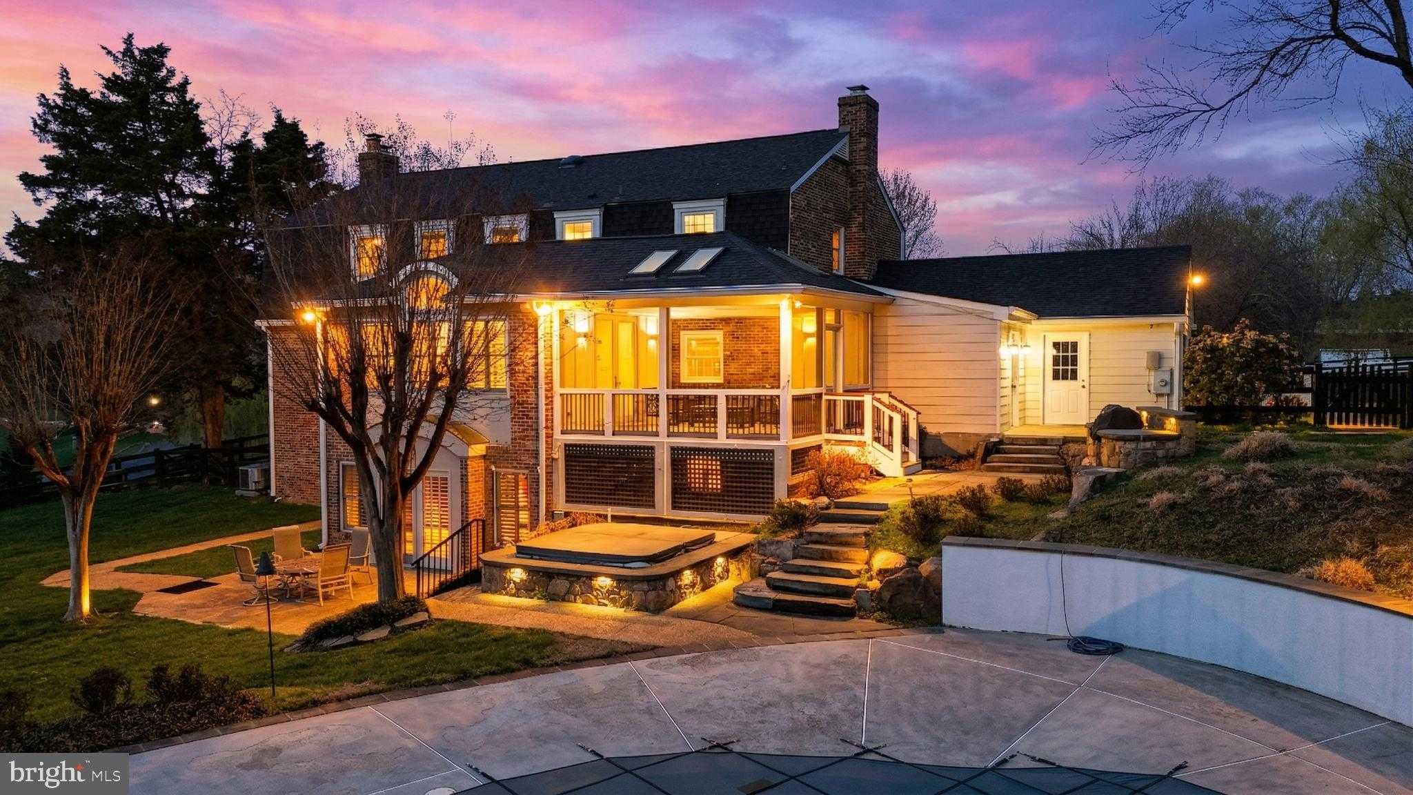 3022 Fox Den Ln photo 2