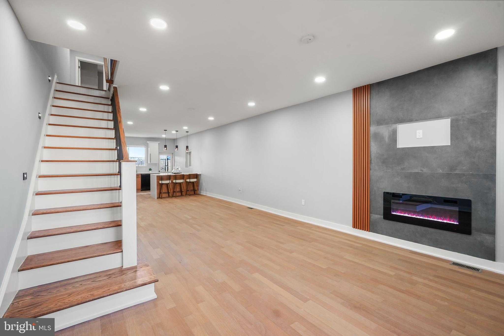 2811 Salmon St photo 9