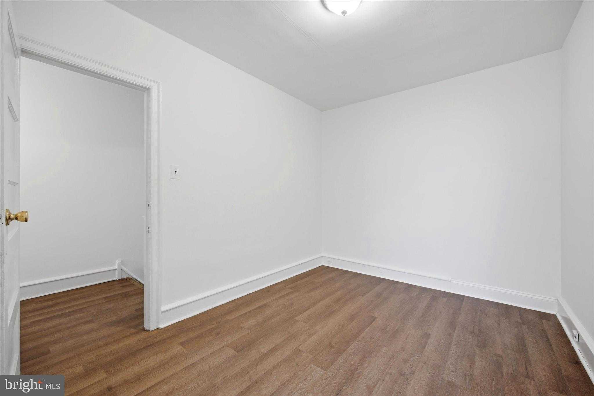 227 W Rockland St photo 28