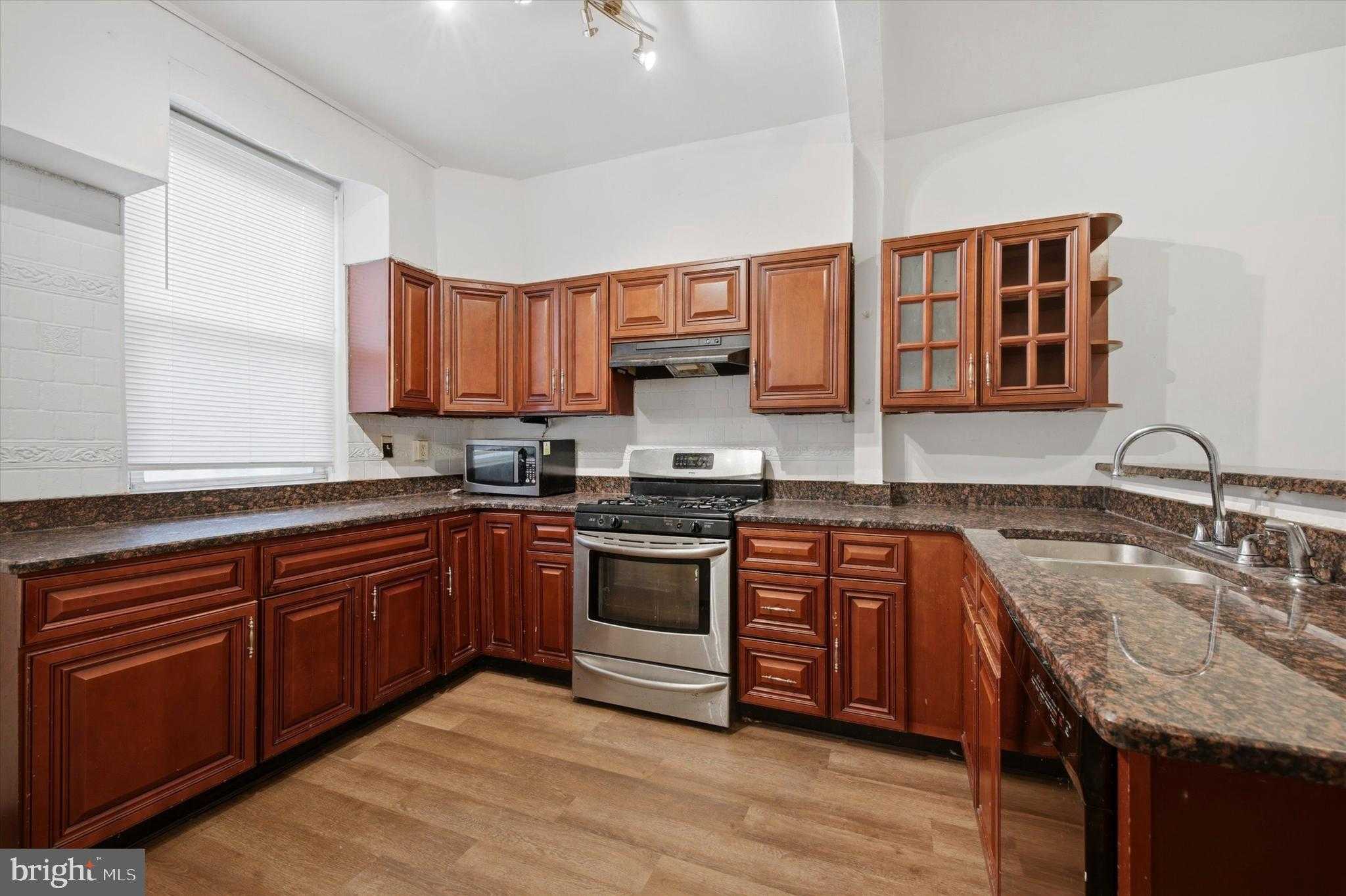 227 W Rockland St photo 5