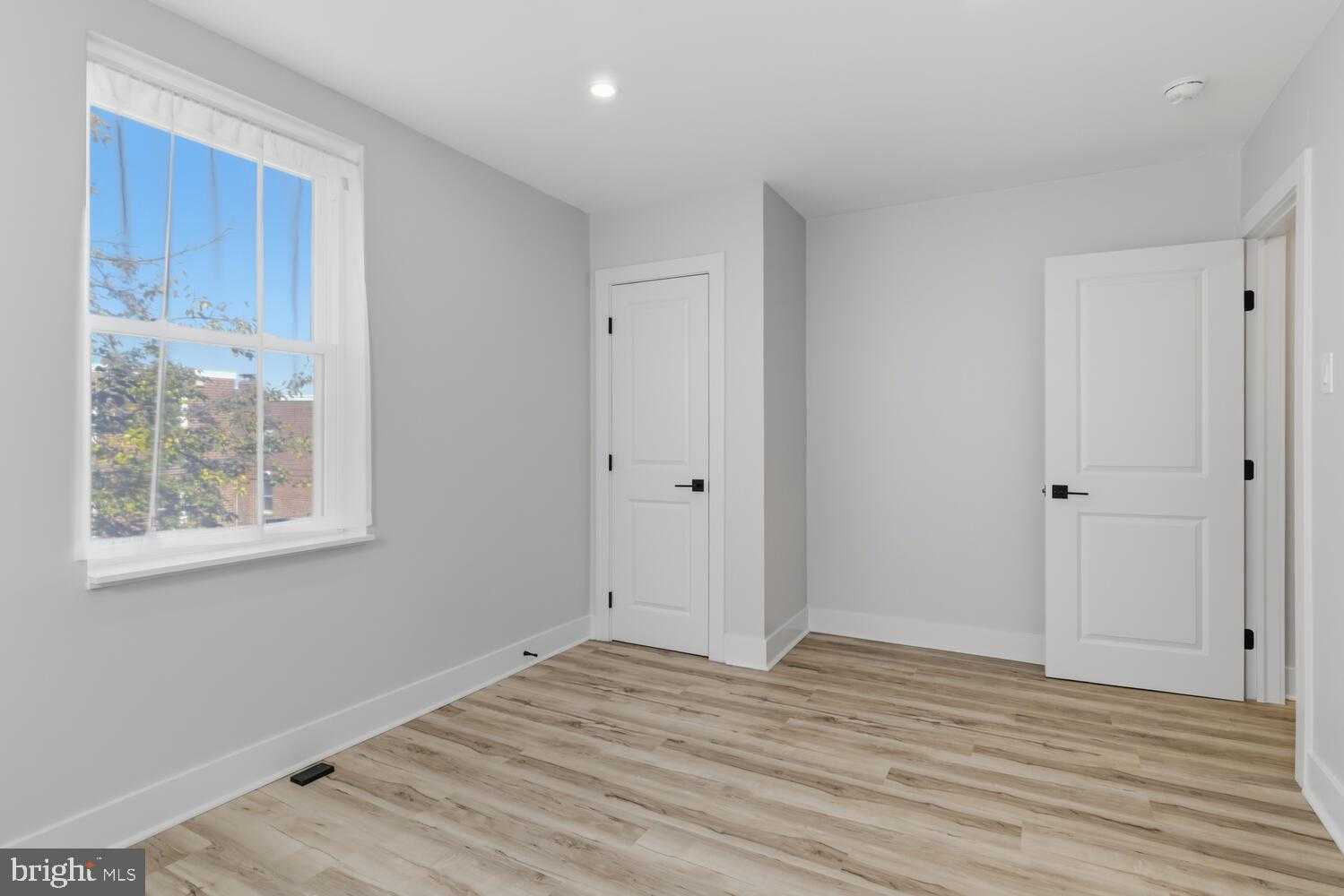 937 E Gorgas Ln photo 17