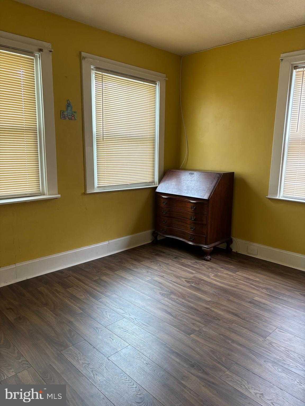 3015 Chesley Ave photo 8