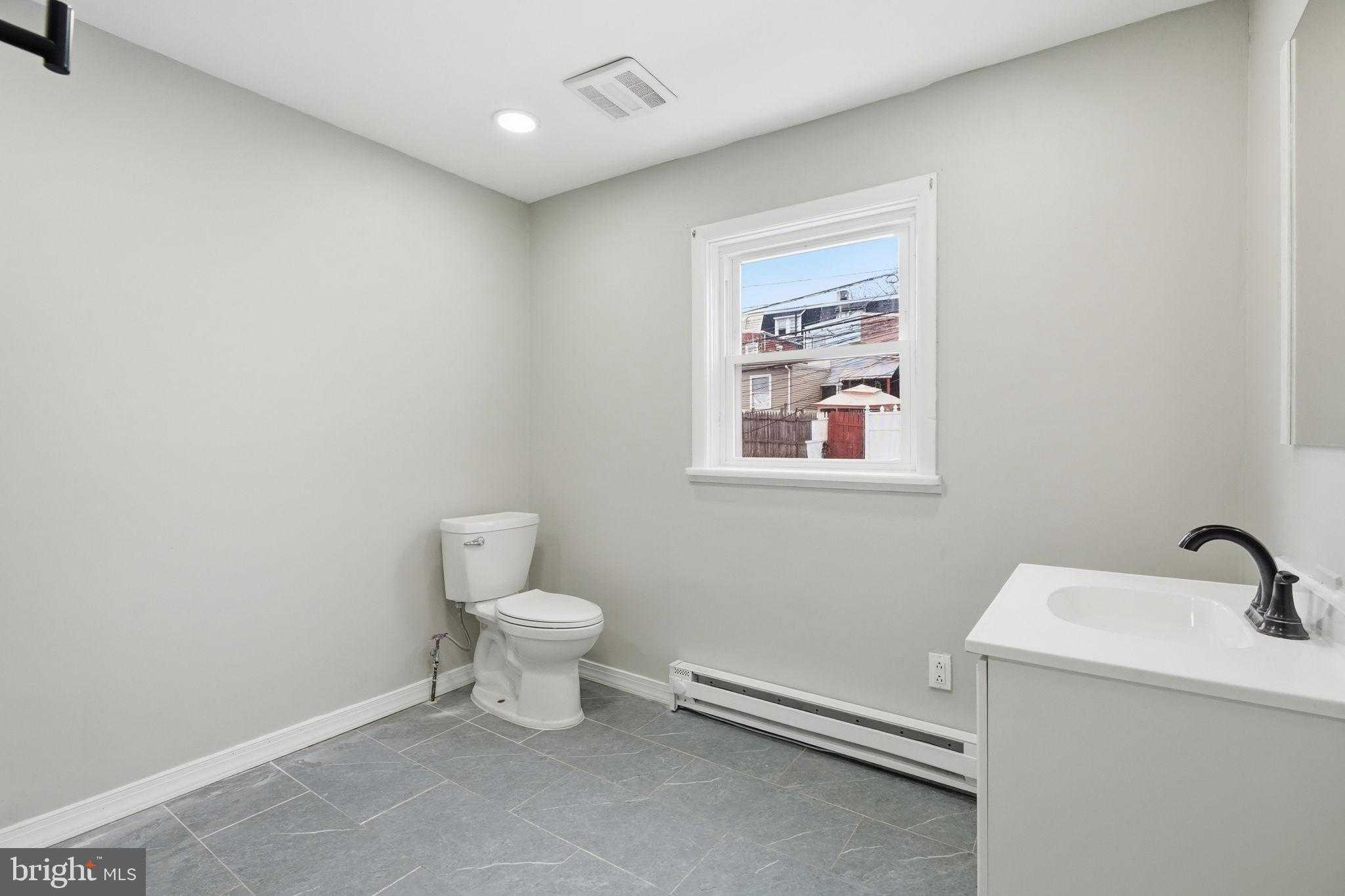 1043 Mulberry St photo 29