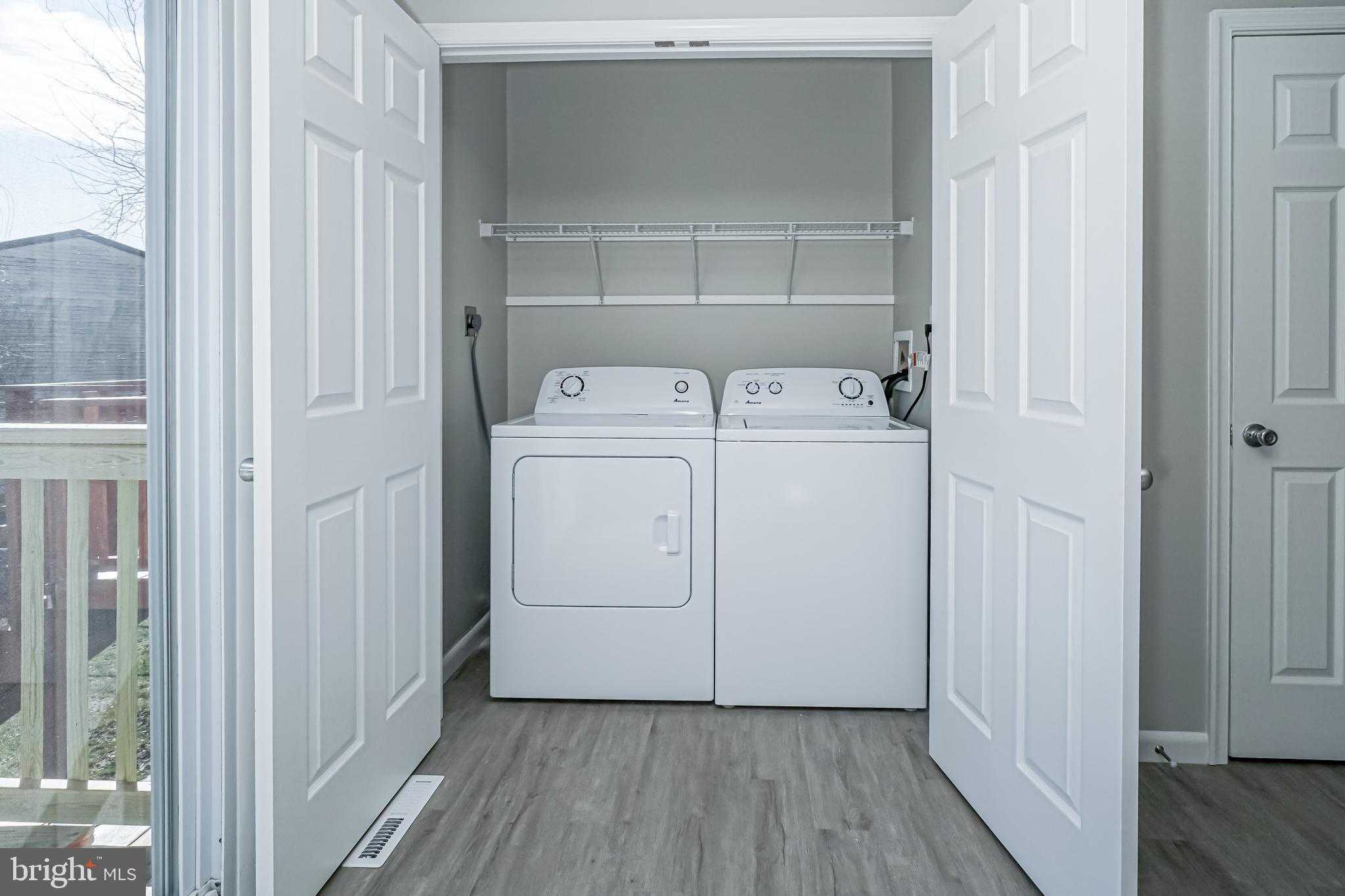 18 Hatteras CT photo 8