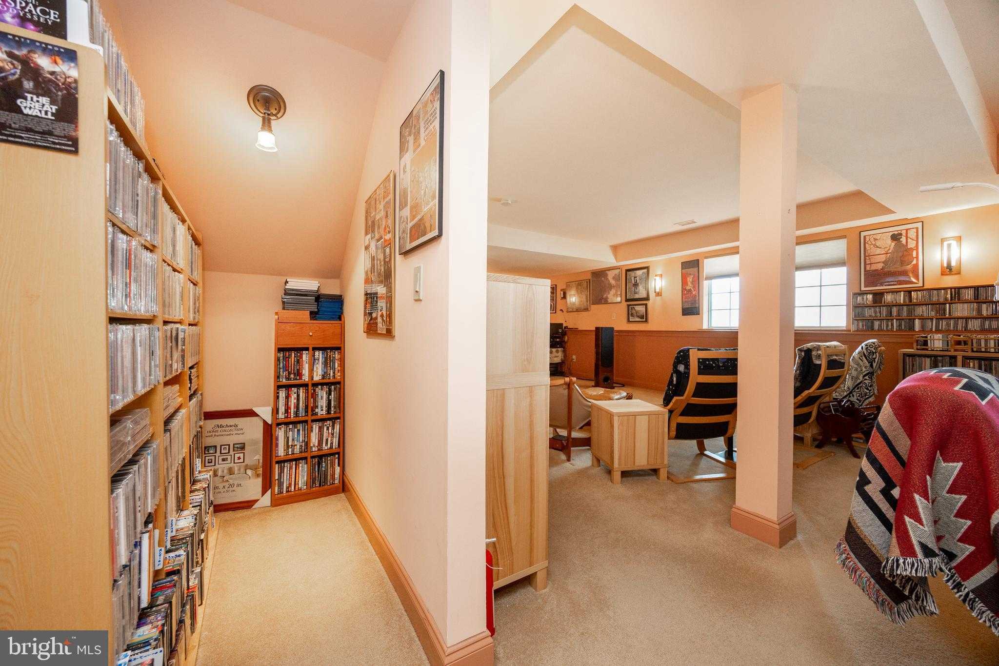 1725 Magnolia CT photo 32