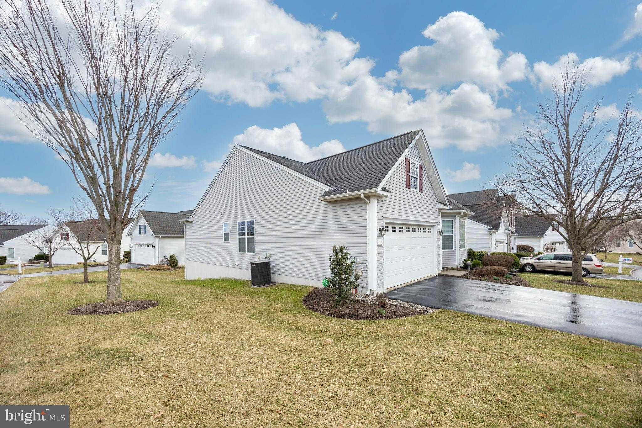 1725 Magnolia CT photo 43