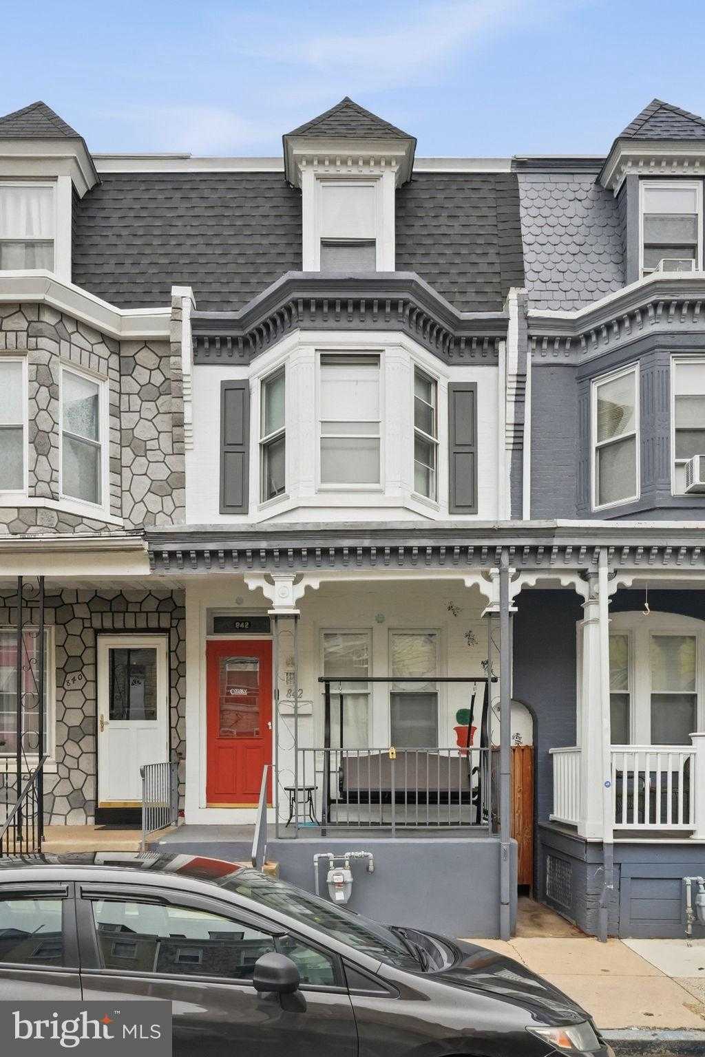 842 Locust St photo 2