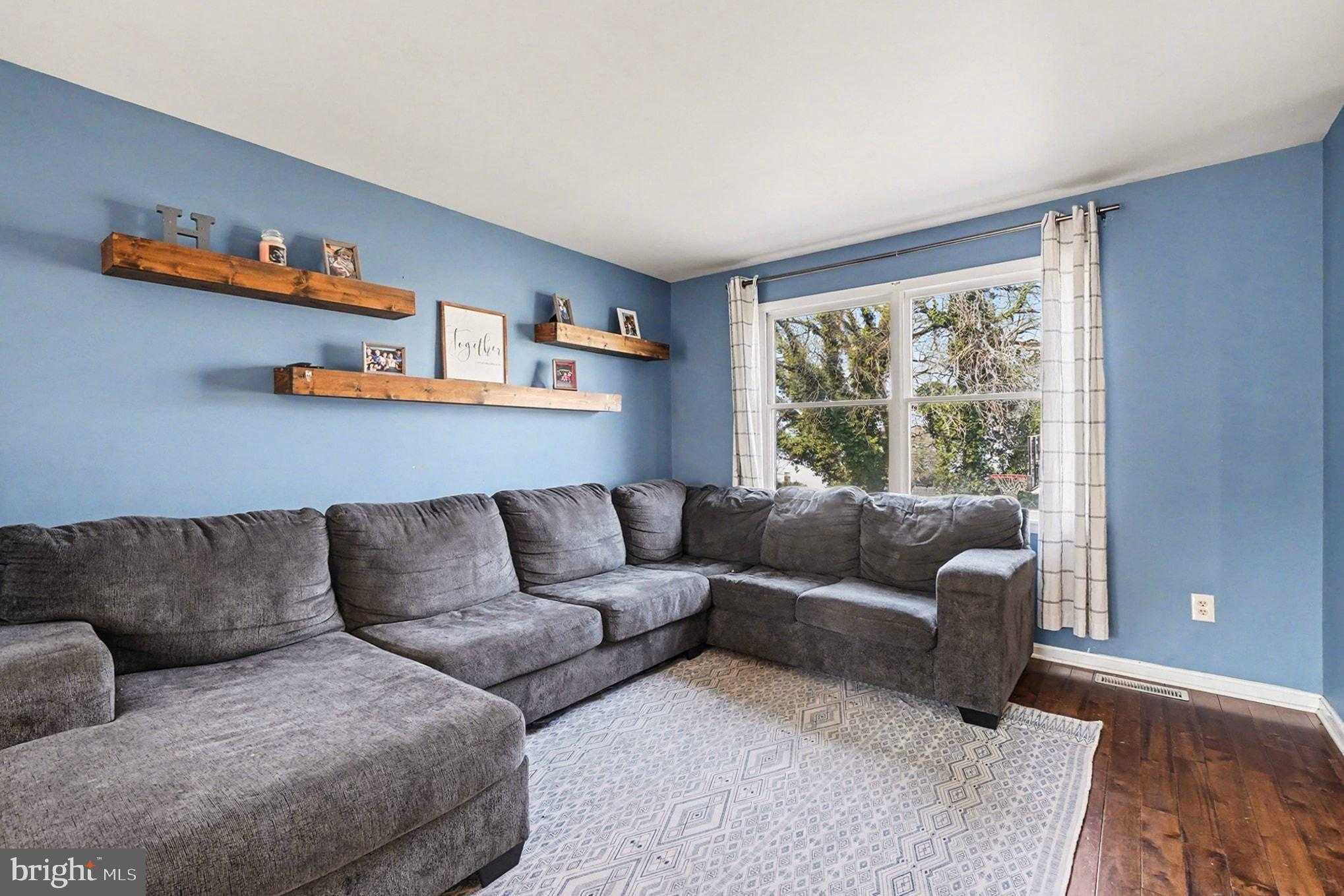 2702 Wildberger Ave photo 4