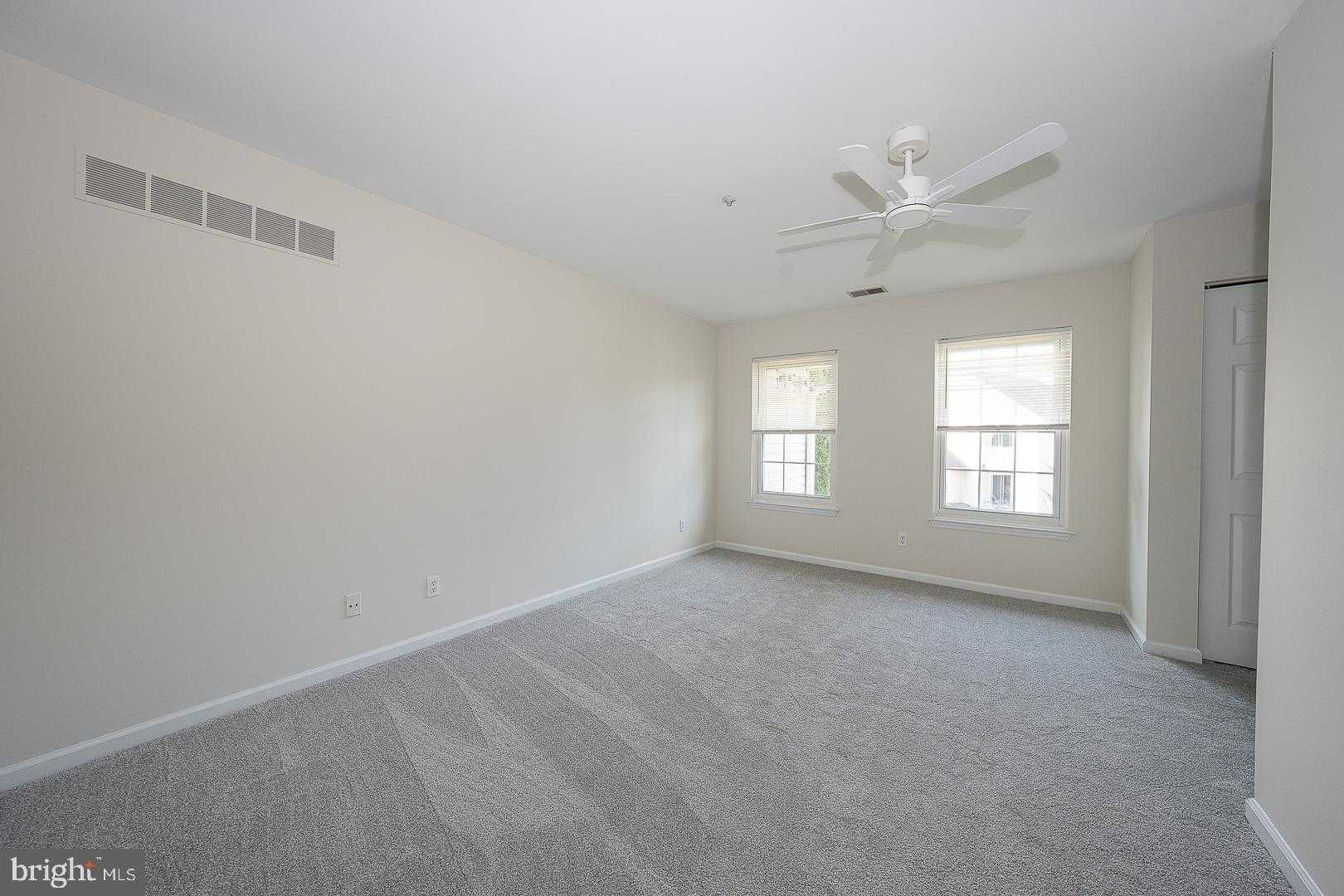 560 Astor Sq photo 18