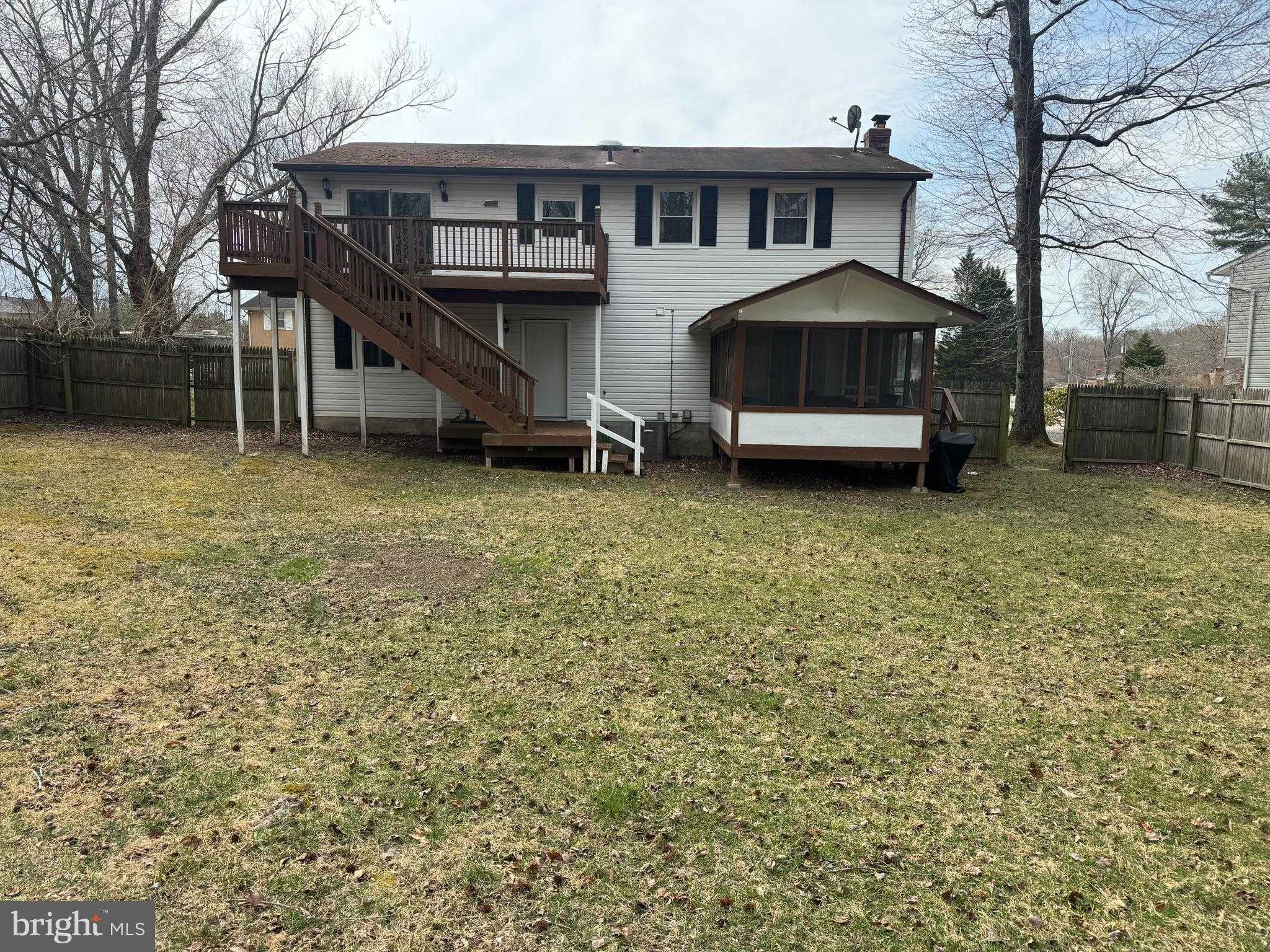 9018 Holly Ave photo 2