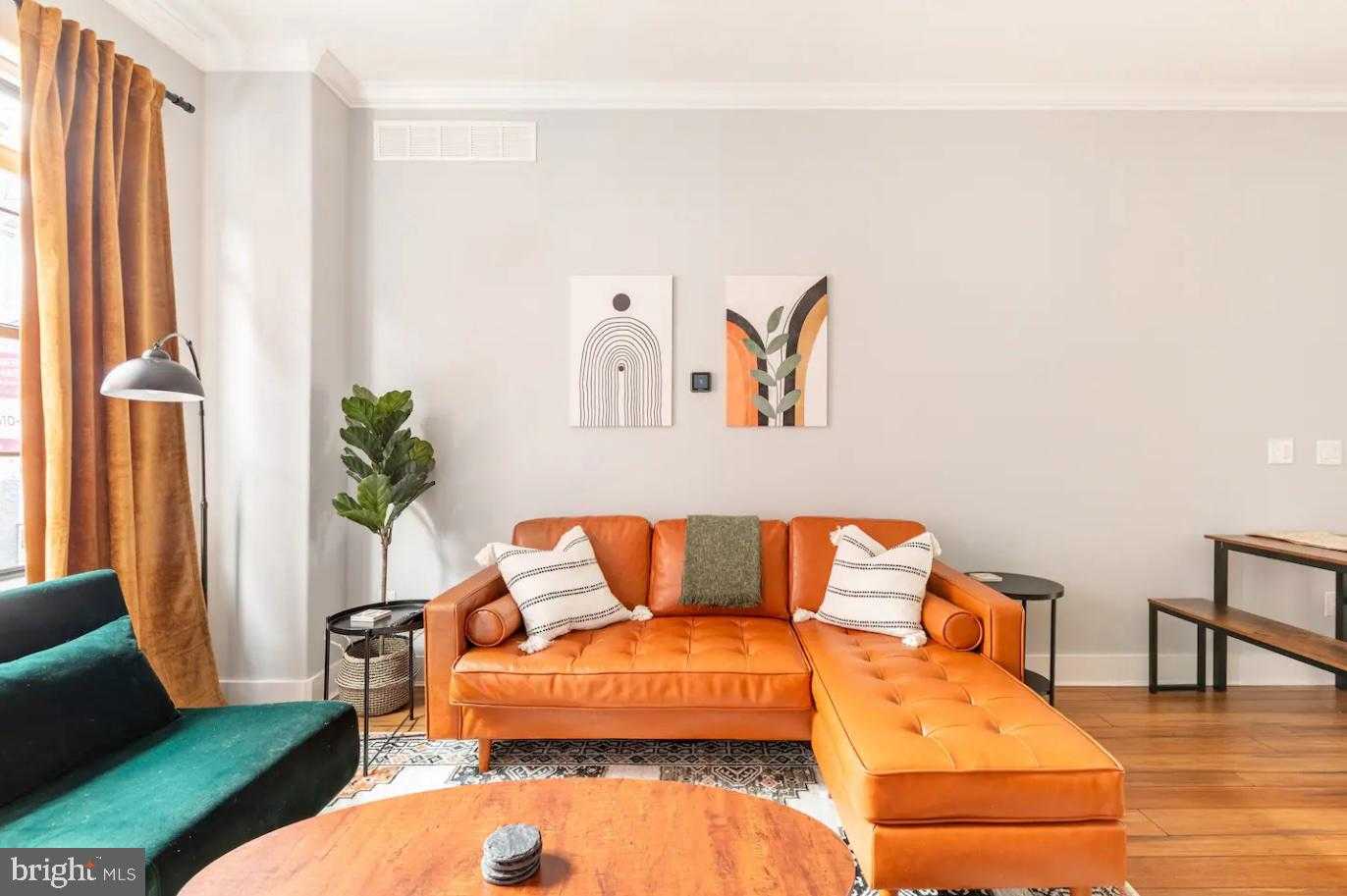 711 Mercy St photo 3