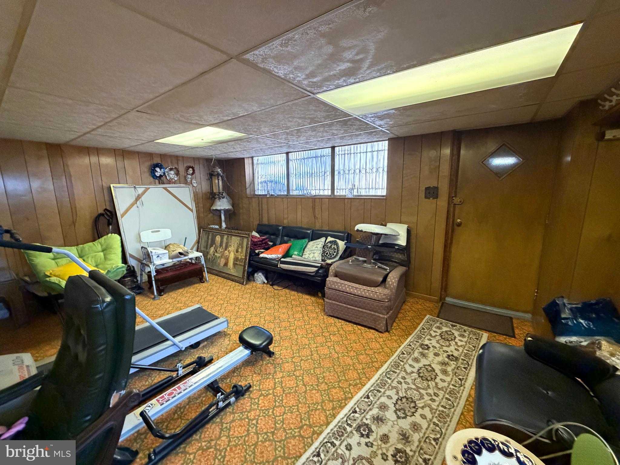 747 Greymont St photo 15