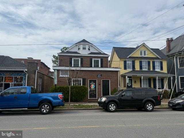 1004 Prince Edward St photo 4