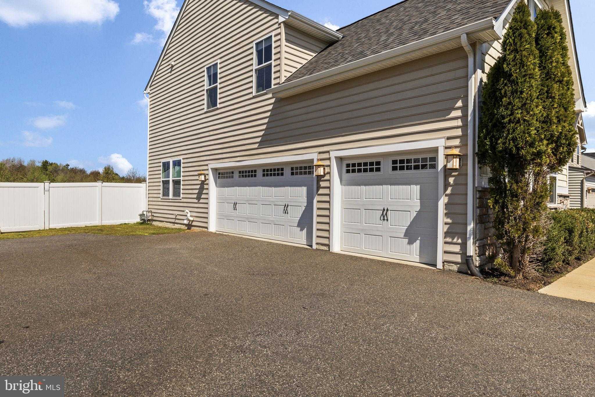 10420 Napoleon St photo 3