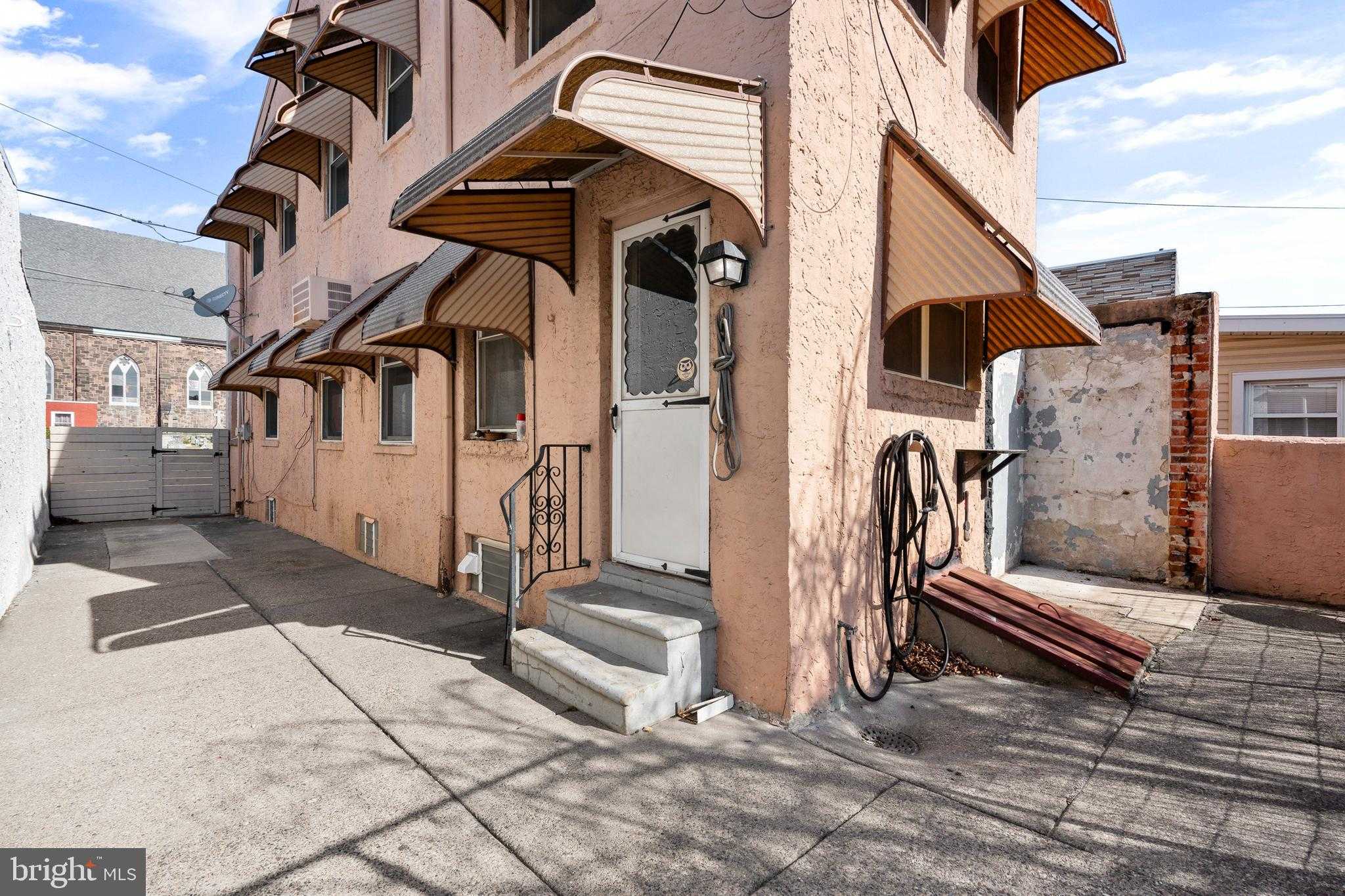 4613 Edgemont St photo 32