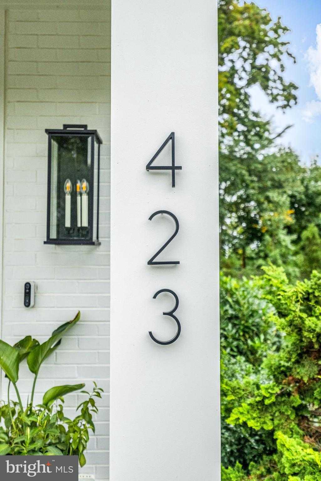 423 Maplewood Ave photo 10