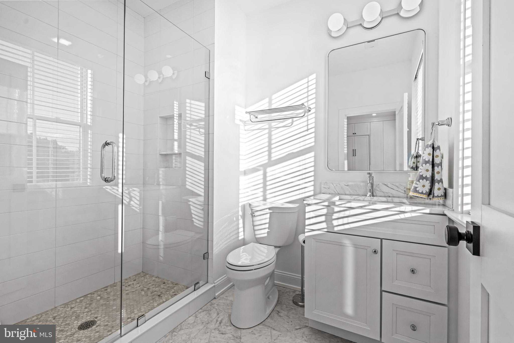 423 Maplewood Ave photo 41