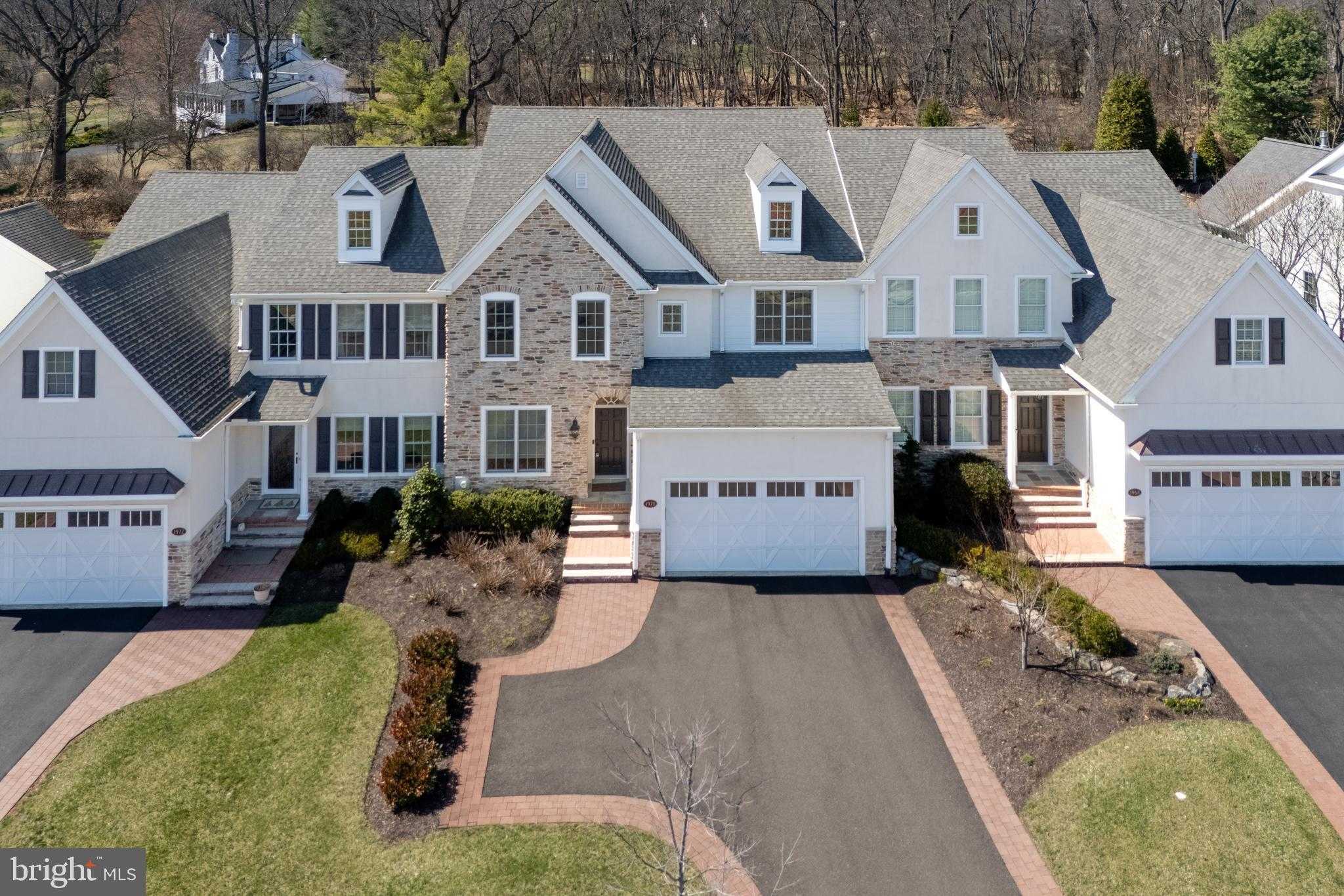 1970 Carriage Knoll Dr photo 3