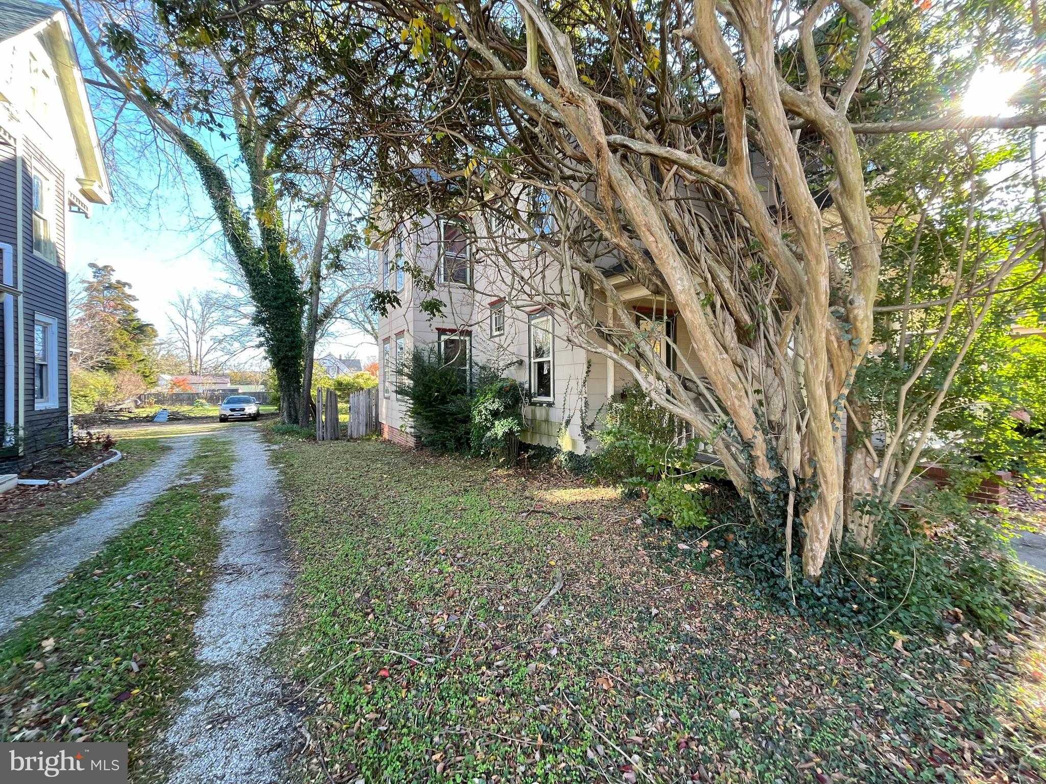 219 S Main St photo 14