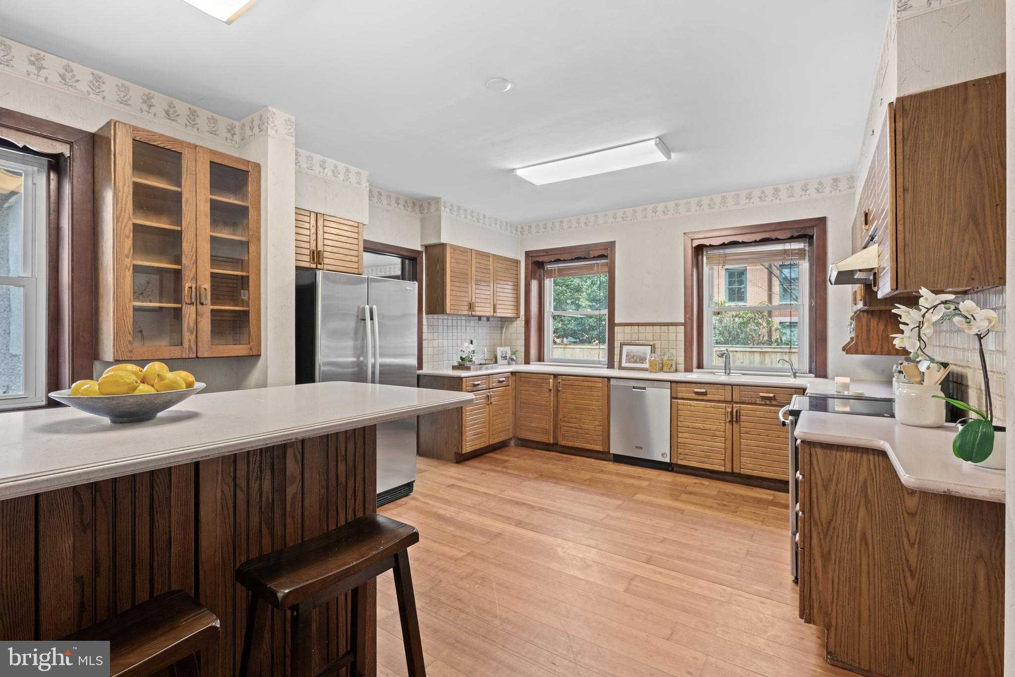 111 E Montgomery Ave photo 20