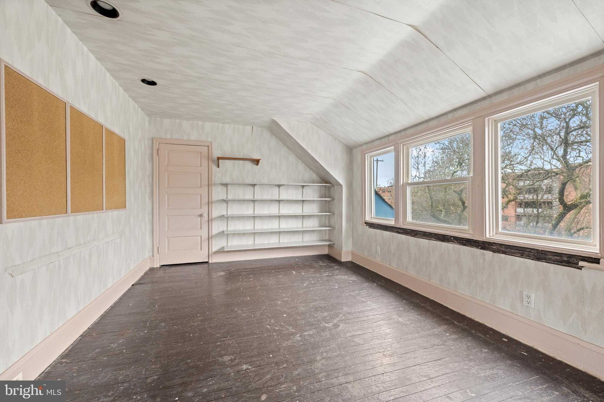 111 E Montgomery Ave photo 43